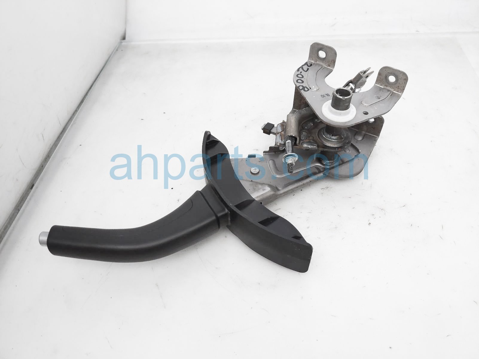 $30 Kia E-BRAKE HANDLE ASSY $30 Kia E-BRAKE HANDLE ASSY