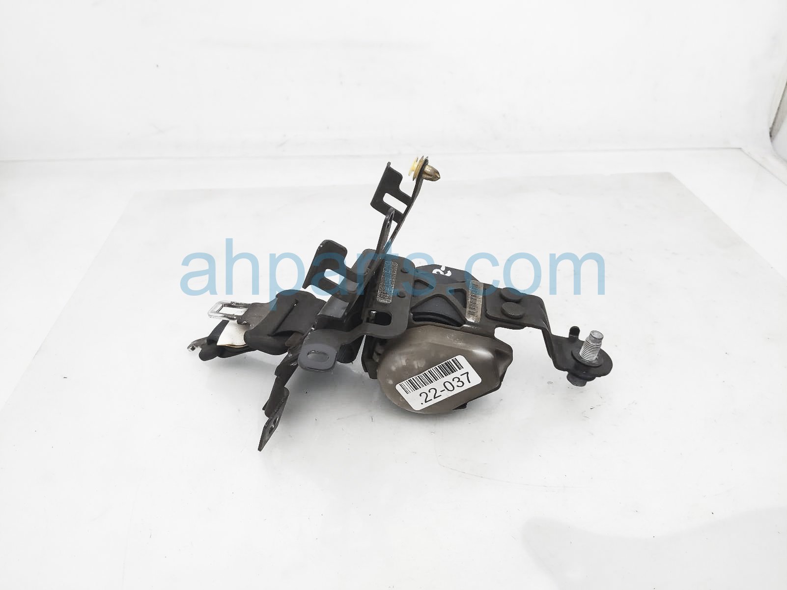 $40 Honda 2ND ROW MID SEAT BELT - BLACK