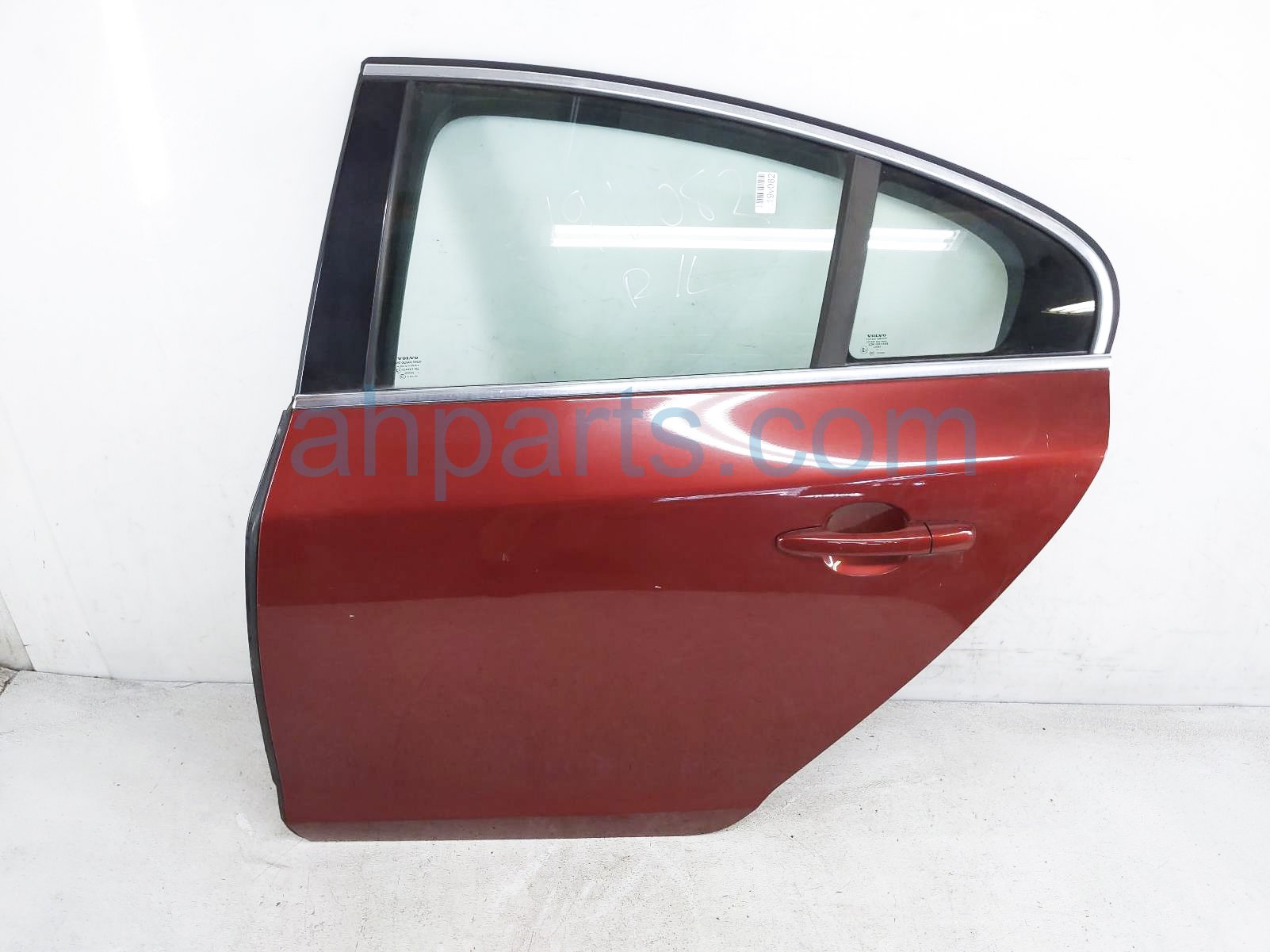 $125 Volvo RR/LH DOOR - RED - NO INSIDE PANEL $125 Volvo RR/LH DOOR - RED - NO INSIDE PANEL