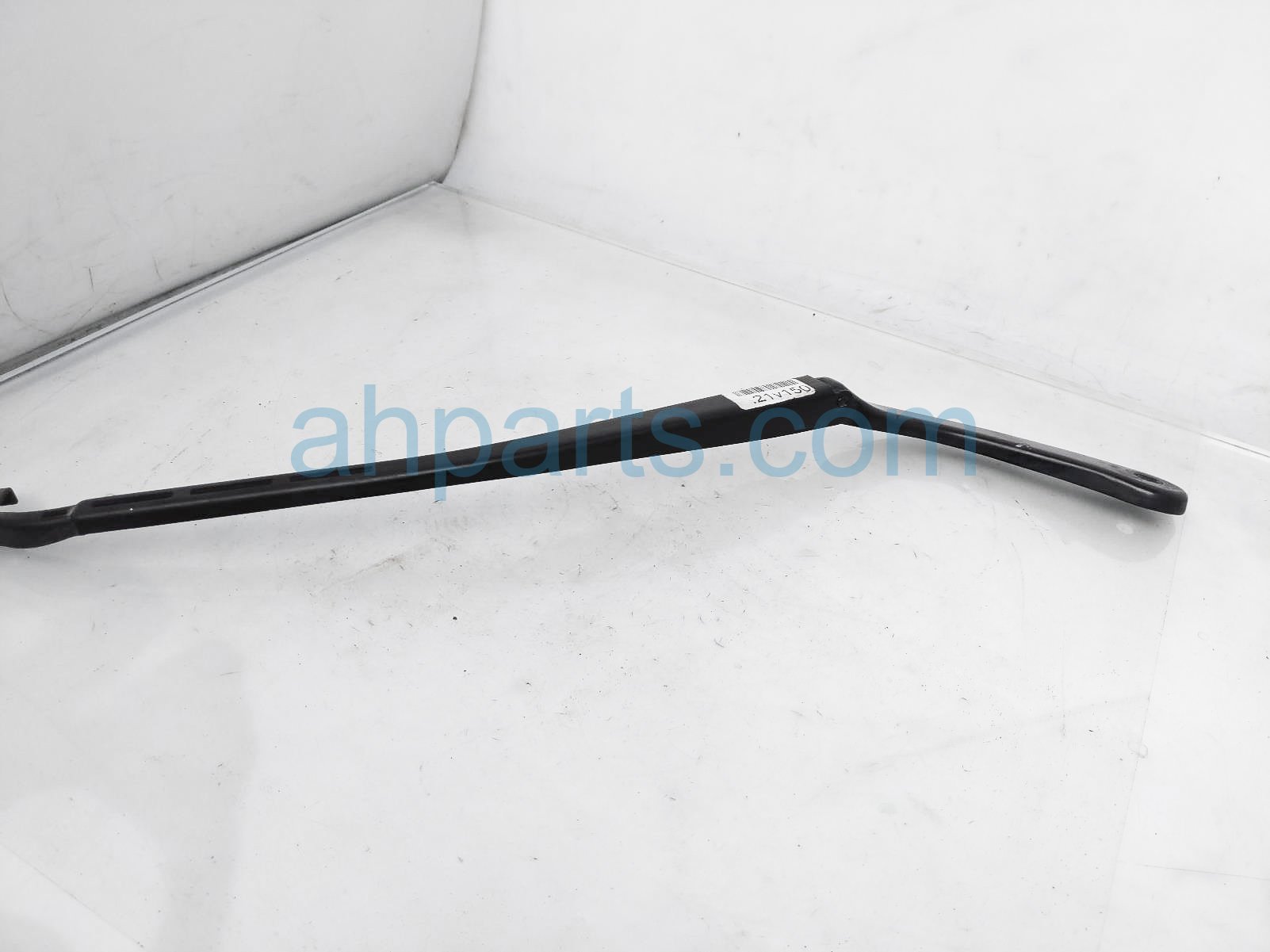 $15 BMW RH WINDSHIELD WIPER ARM $15 BMW RH WINDSHIELD WIPER ARM