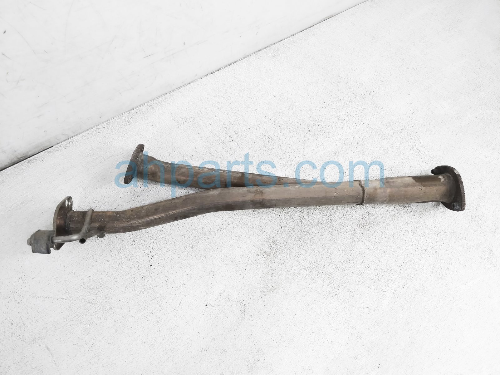 $50 Toyota CENTER EXHAUST PIPE - 3.5L AT 4X4 LB $50 Toyota CENTER EXHAUST PIPE - 3.5L AT 4X4 LB