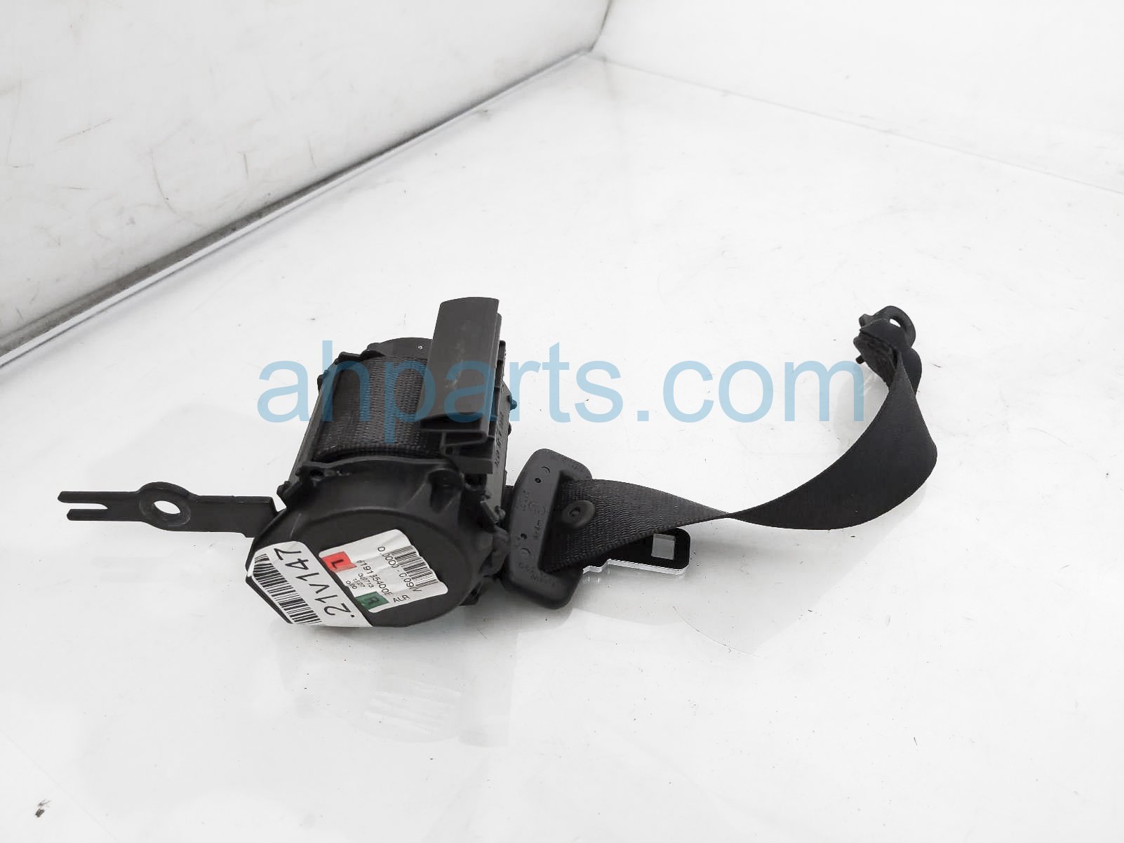 $25 BMW 2ND ROW RH SEAT BELT - BLACK