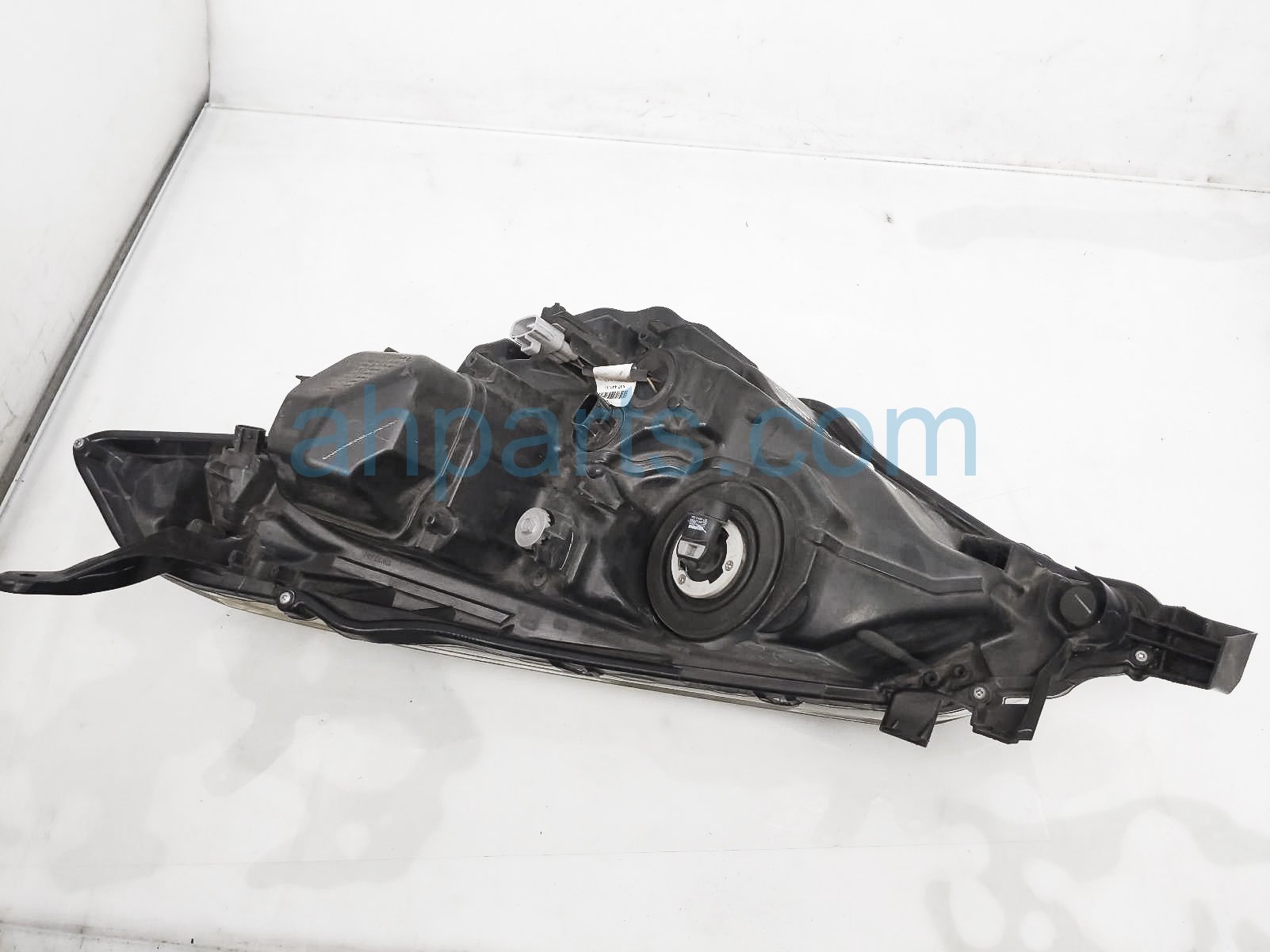 $200 Toyota RH HEADLAMP / LIGHT - HAS A SCRATCH $200 Toyota RH HEADLAMP / LIGHT - HAS A SCRATCH