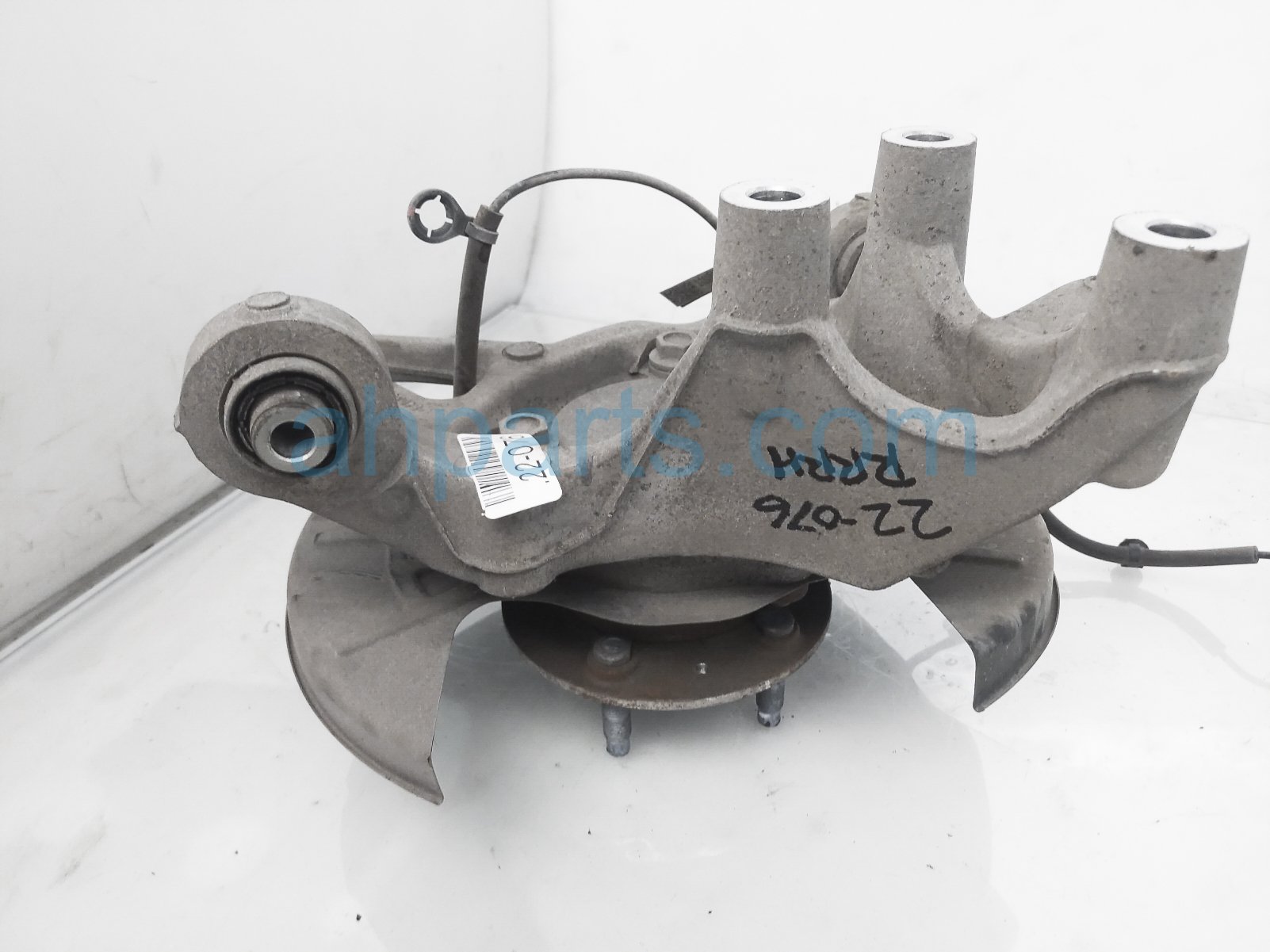 $75 GMC RR/RH SPINDLE KNUCKLE HUB $75 GMC RR/RH SPINDLE KNUCKLE HUB