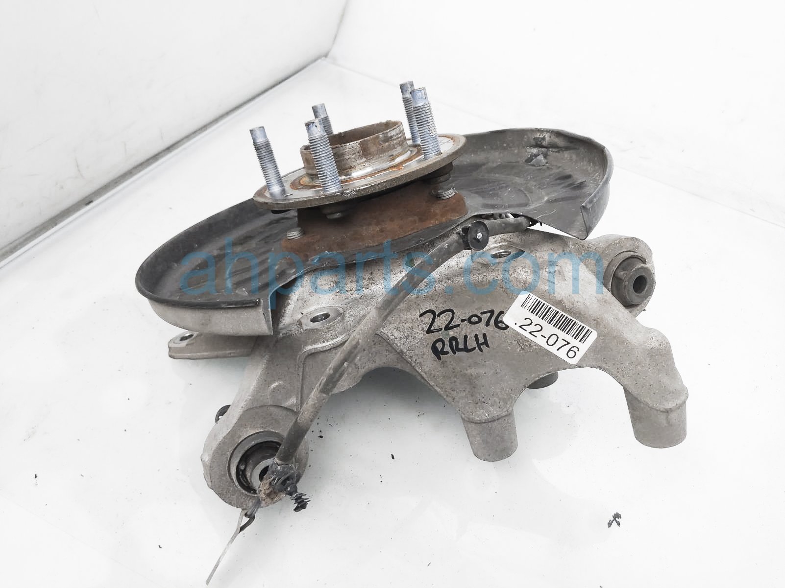 $75 GMC RR/LH SPINDLE KNUCKLE HUB