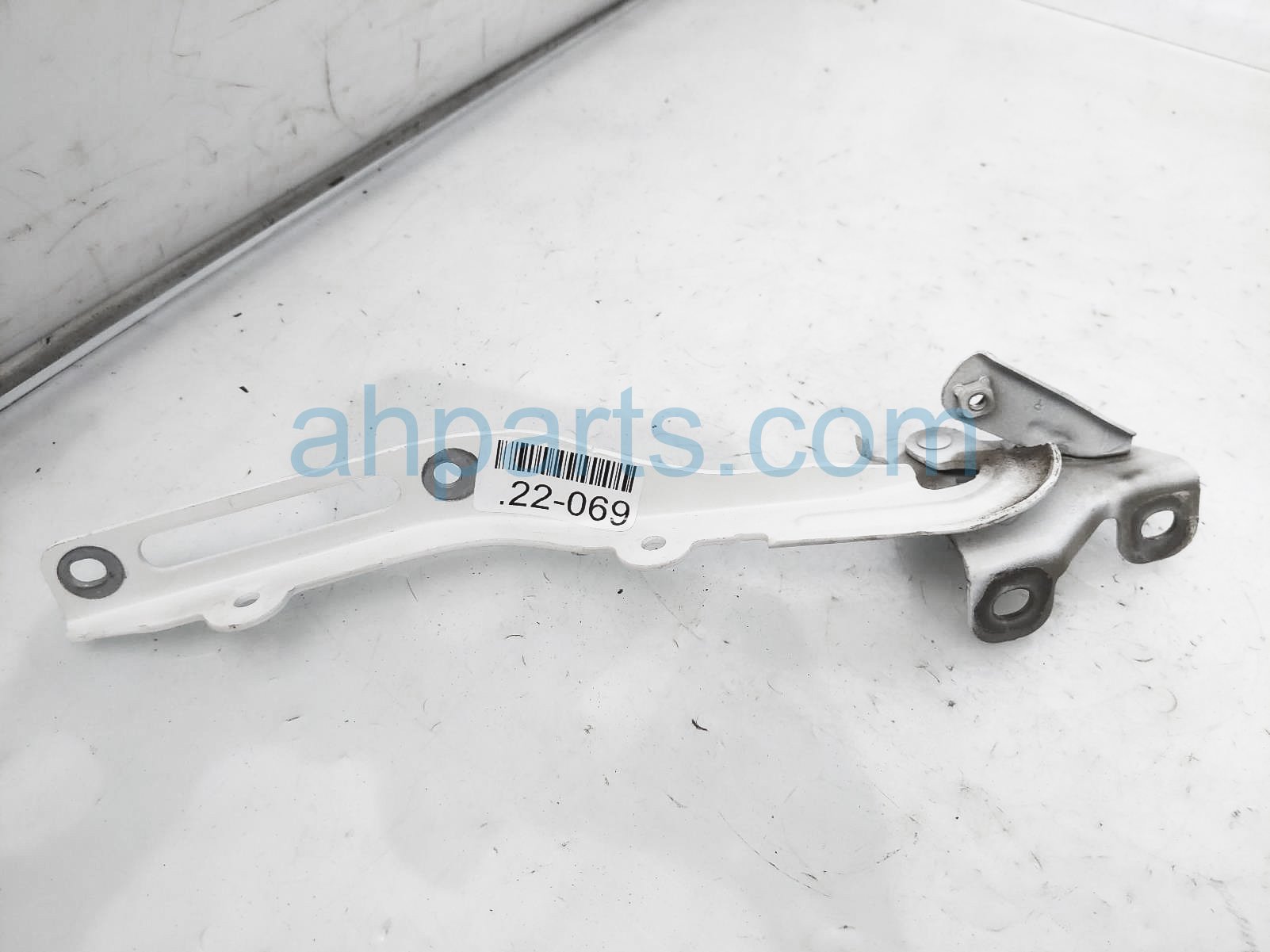 $20 Honda RH HOOD HINGE - WHITE $20 Honda RH HOOD HINGE - WHITE