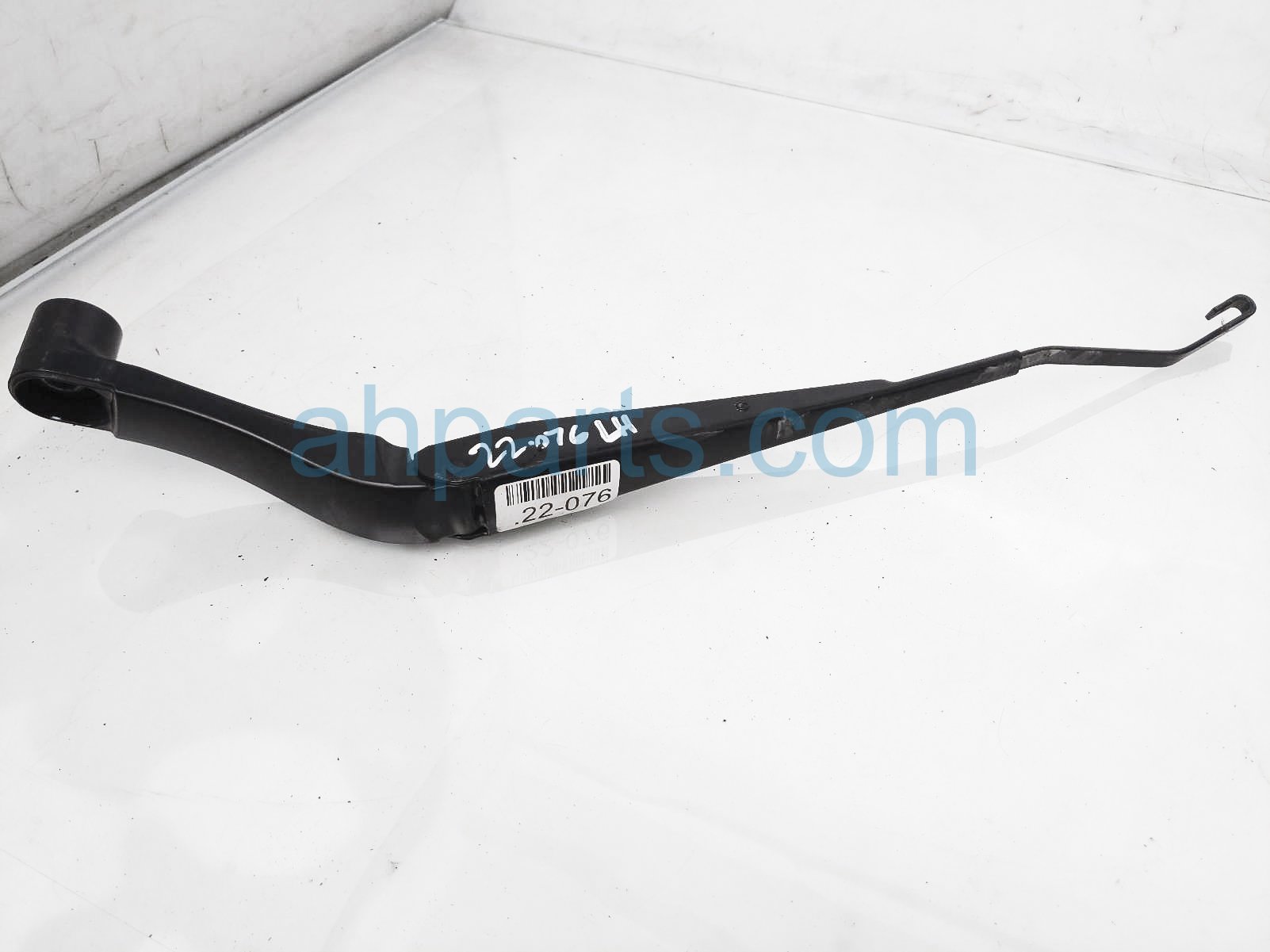 $15 GMC LH WINDSHIELD WIPER ARM