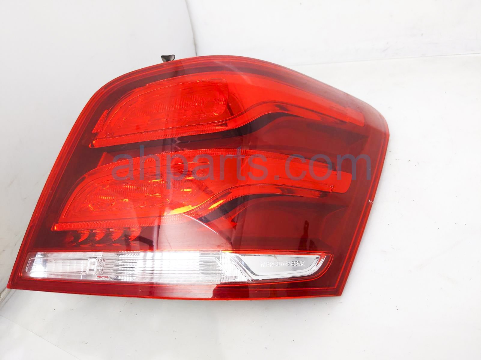 2015 Mercedes Glk350 Rear Passenger Tail Lamp / Light (on Body) 2049060457