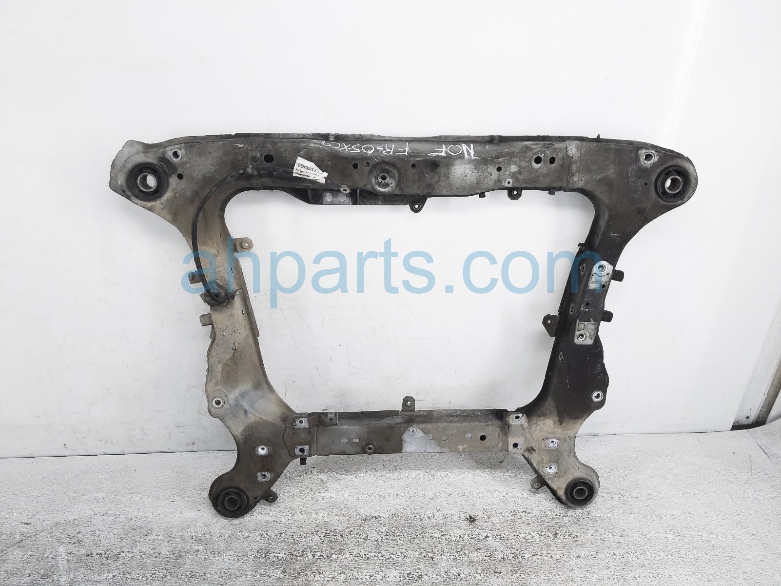 $140 Volvo FRONT SUBFRAME / ENGINE CRADLE