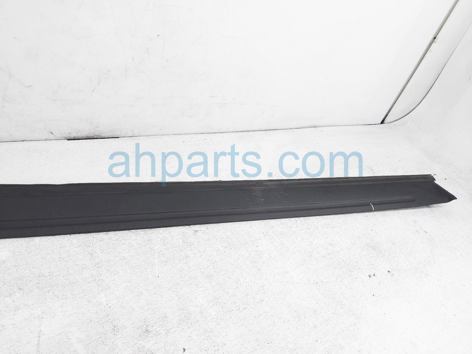 $90 Ford RH SIDE SKIRT / MOLDING - BLACK
