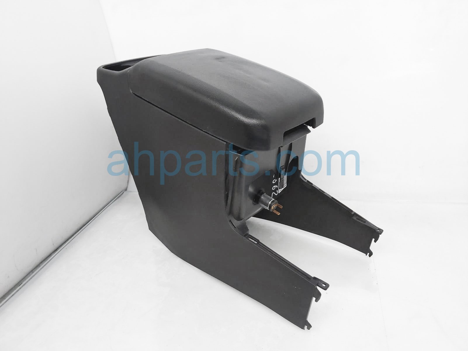 $125 Toyota FLOOR CONSOLE W/LID - BLACK $125 Toyota FLOOR CONSOLE W/LID - BLACK