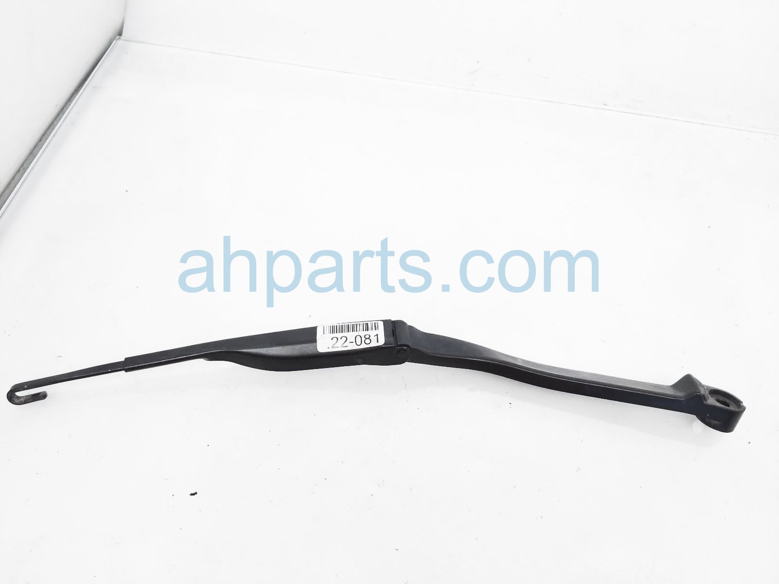 $22 Nissan LH WINDSHIELD WIPER ARM