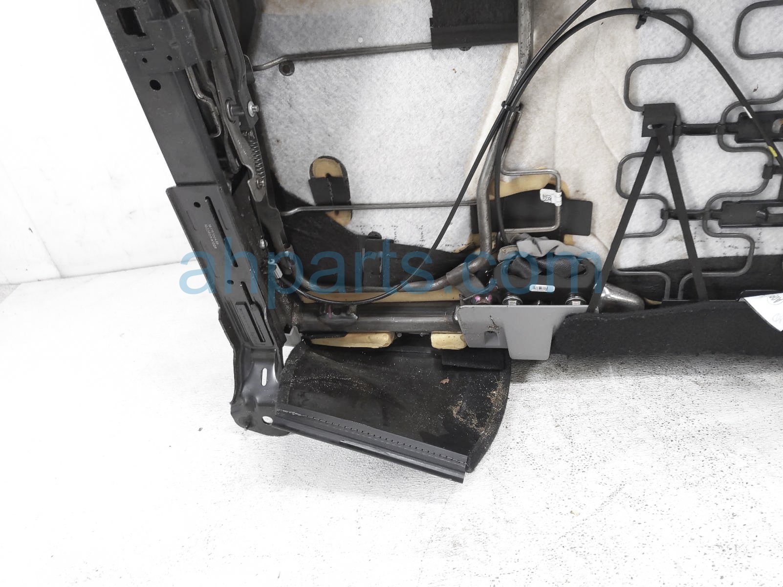 $115 Honda 2ND ROW LH SEAT - GREY LTHR - NOTES $115 Honda 2ND ROW LH SEAT - GREY LTHR - NOTES