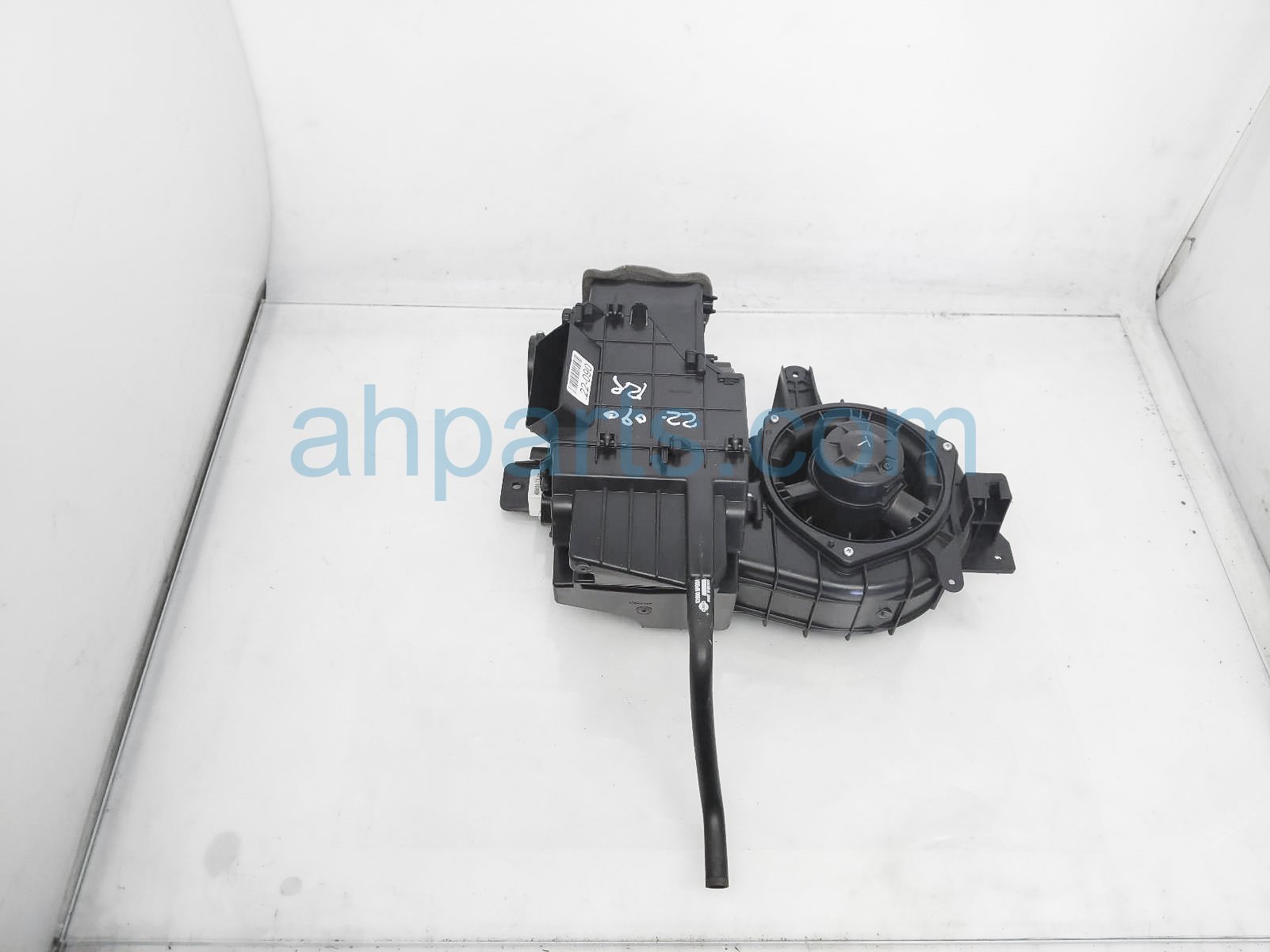$79 Nissan REAR AUXILIARY AC UNIT ASSY $79 Nissan REAR AUXILIARY AC UNIT ASSY