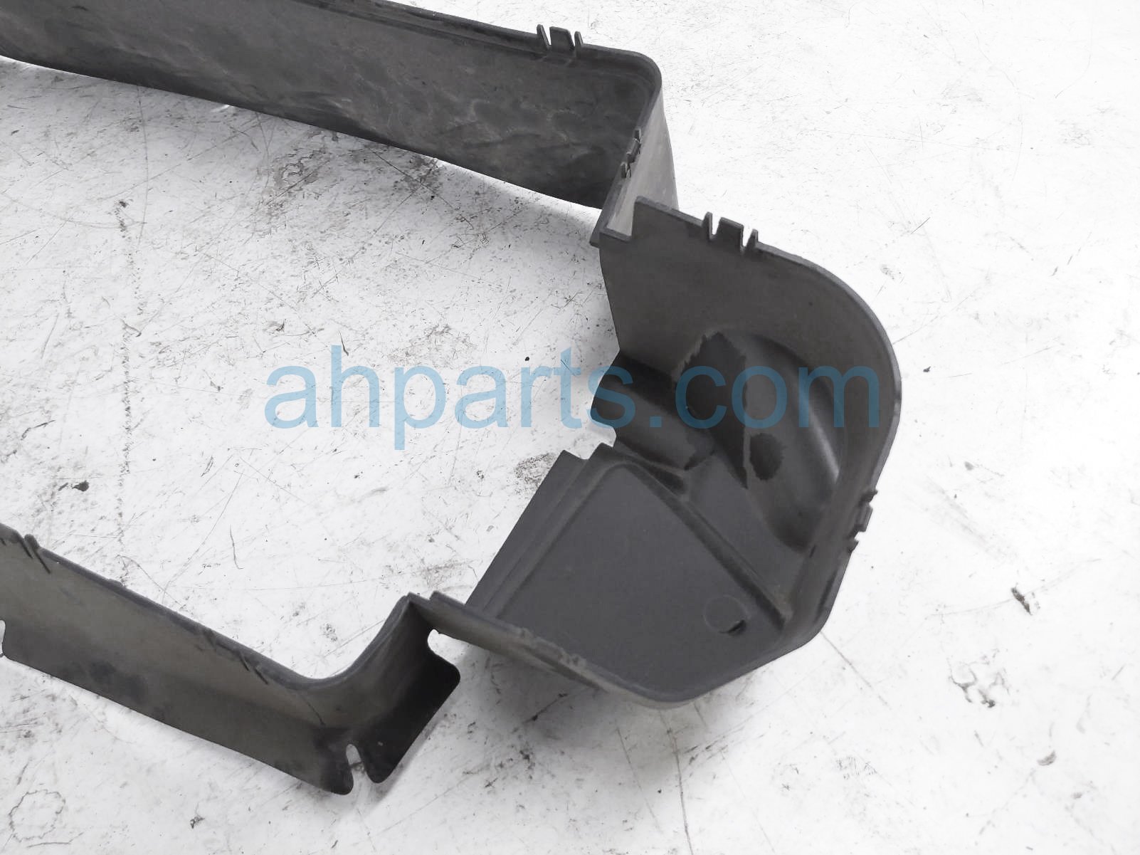 2021 Ford Explorer Upper Air Deflector / Air Guide LB5Z-8312-A,