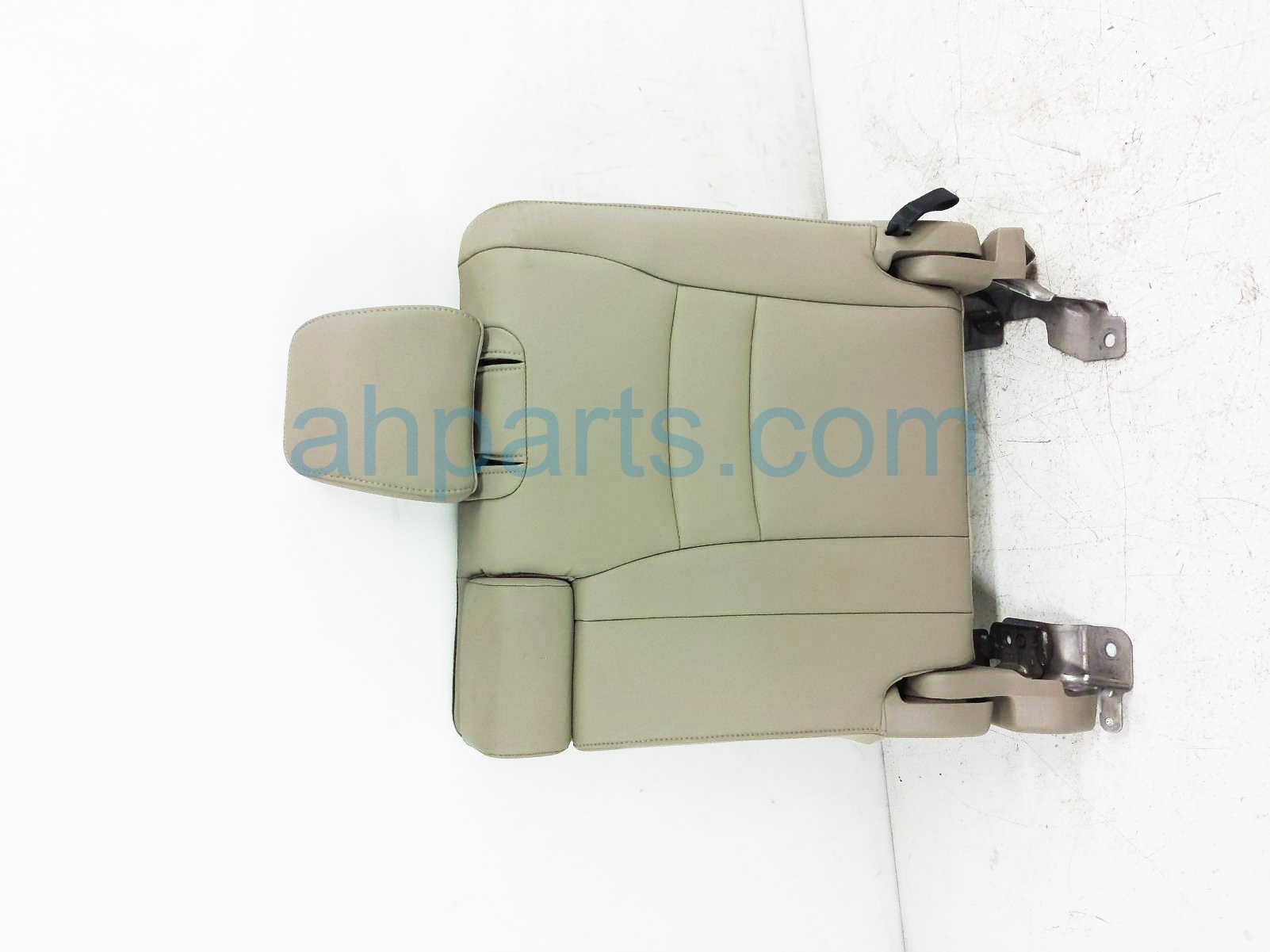 $100 Honda 3RD ROW LH UPPER SEAT - BEIGE LTHR $100 Honda 3RD ROW LH UPPER SEAT - BEIGE LTHR