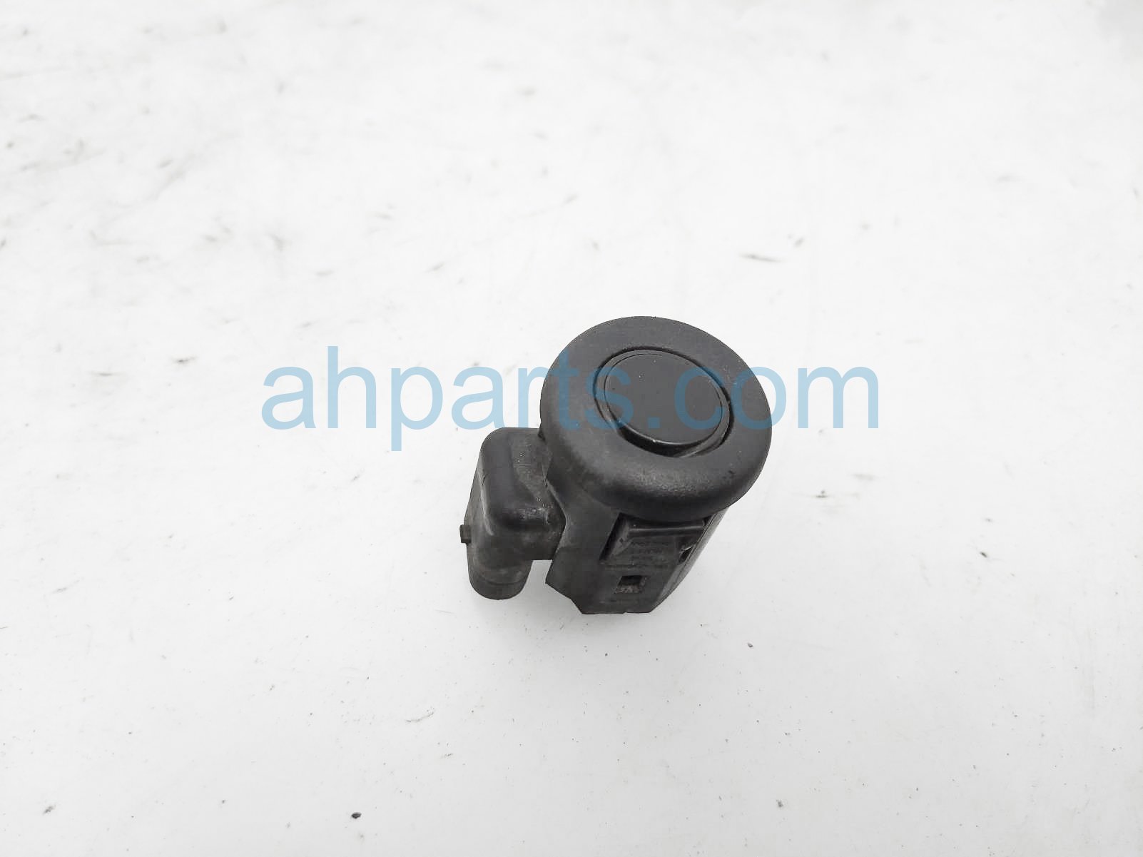 $15 Volvo FRONT SINGLE PARKING SENSOR - GRAY $15 Volvo FRONT SINGLE PARKING SENSOR - GRAY