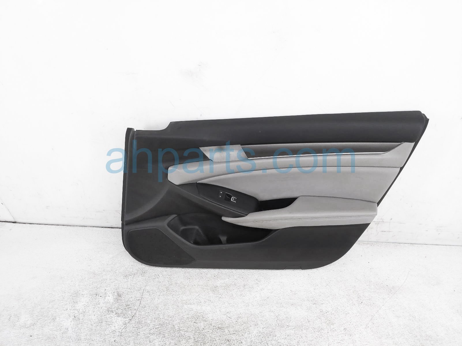 $70 Honda FR/RH INTERIOR DOOR PANEL - GREY LX $70 Honda FR/RH INTERIOR DOOR PANEL - GREY LX