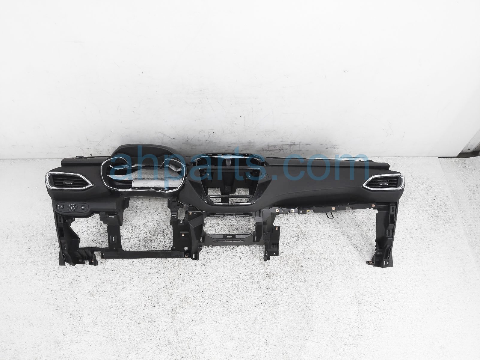 $500 Chevy DASHBOARD W/ AIRBAG - LT $500 Chevy DASHBOARD W/ AIRBAG - LT