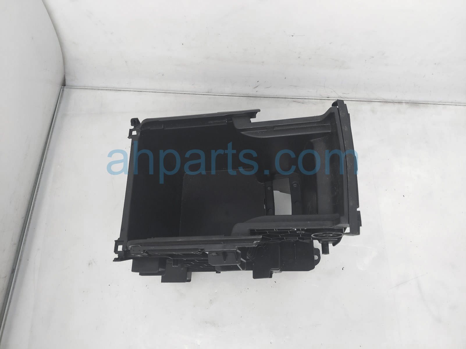 $40 Honda CENTER CONSOLE BOX W/O LID