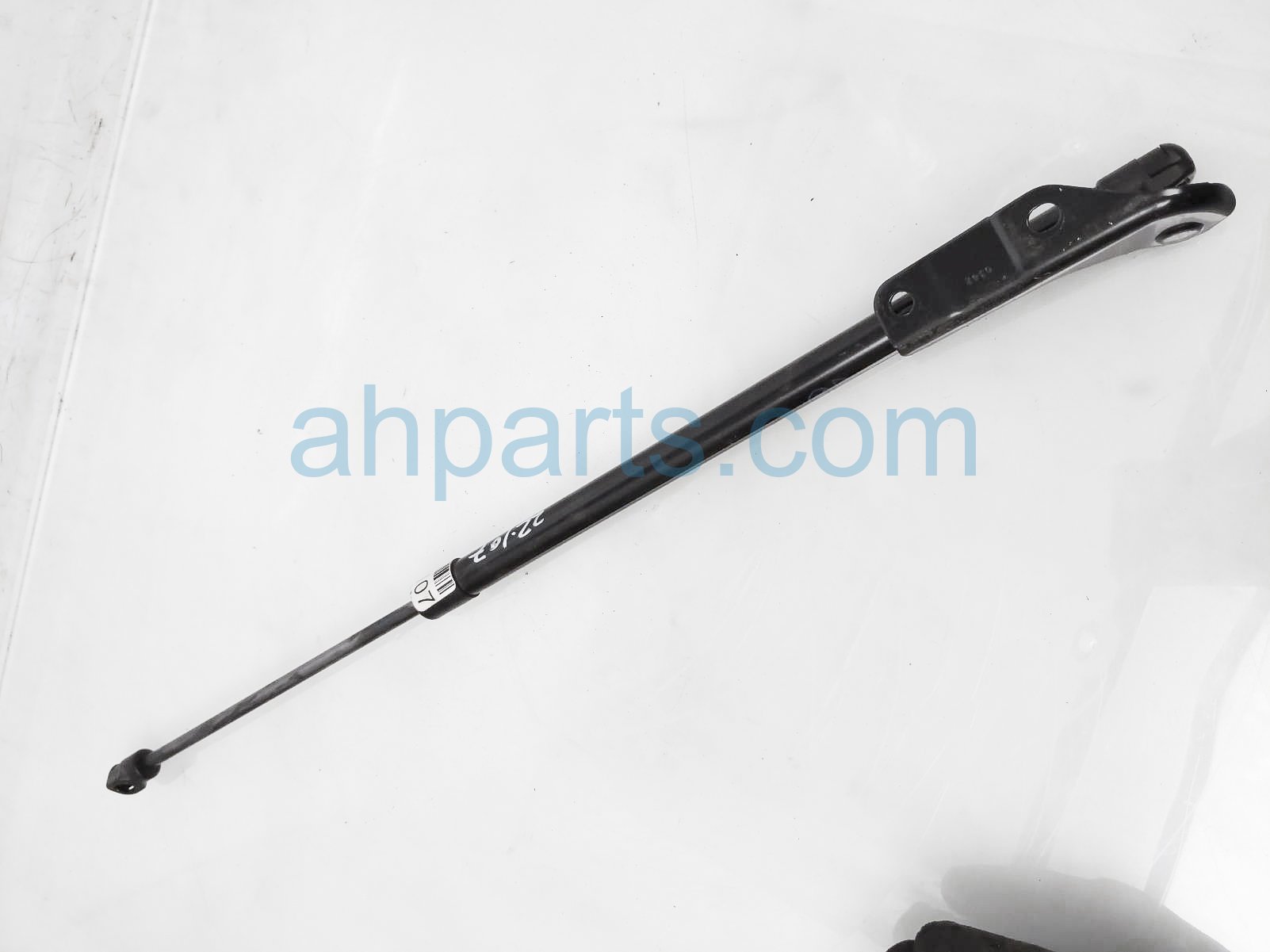 $10 Chevy LH TAIL GATE STRUT / LIFT CYLINDER $10 Chevy LH TAIL GATE STRUT / LIFT CYLINDER