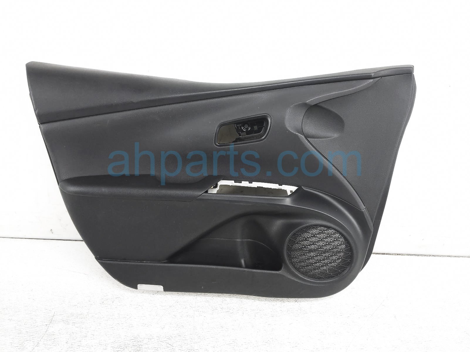 $70 Toyota FR/LH INTERIOR DOOR PANEL - BLACK*