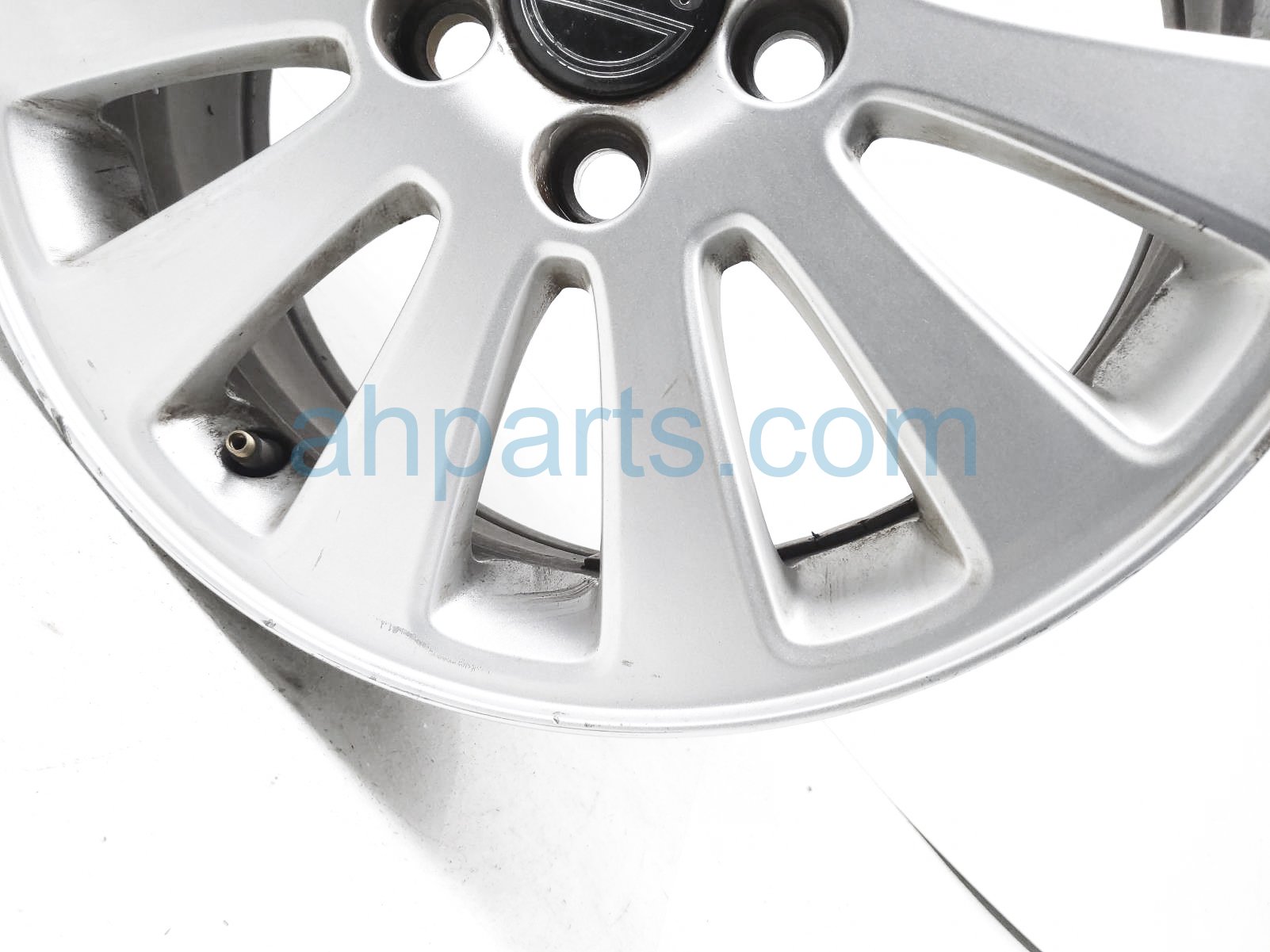 Sold 2005 Volvo S40 16 Inch Wheel / Rim 8698636