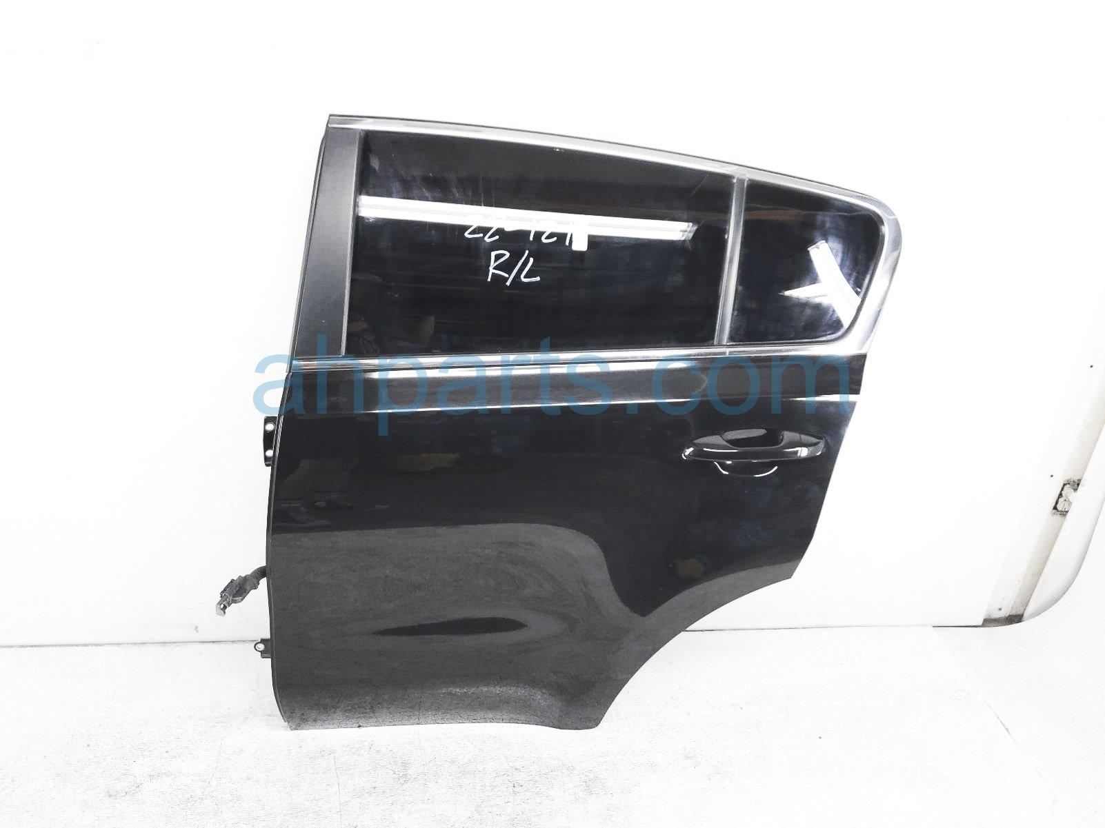 $475 Kia RR/LH DOOR - BLACK - NO INSIDE TRIM