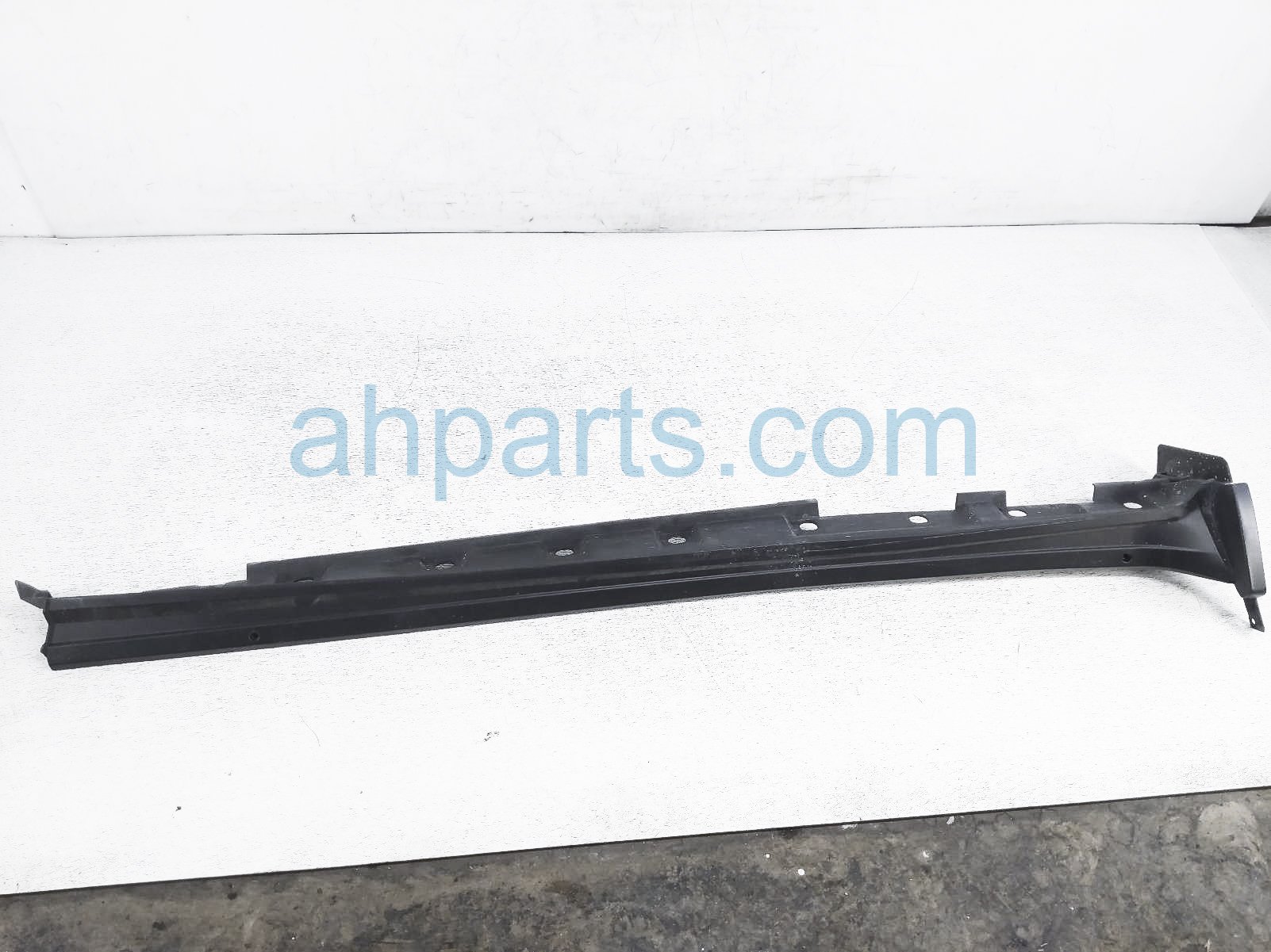 Sold 2021 Toyota Venza Rocker Trim Passenger Side Skirt / Molding ...