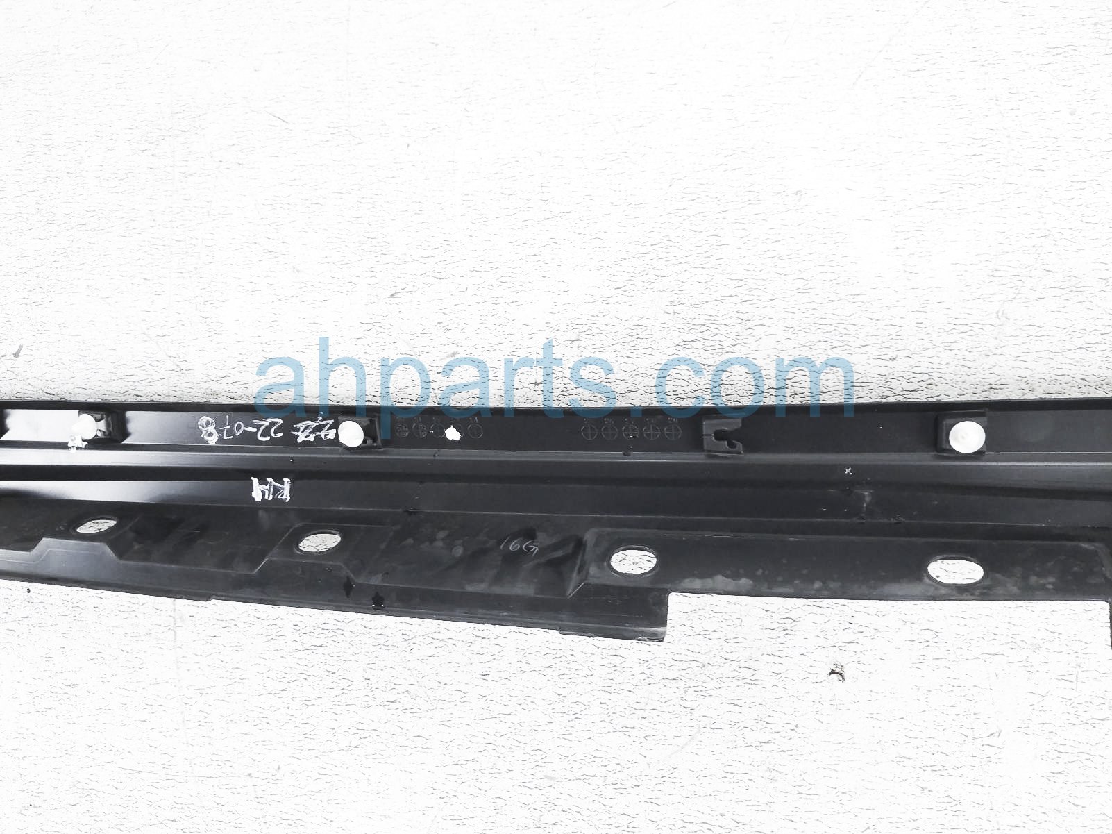 Sold 2021 Toyota Venza Rocker Trim Passenger Side Skirt / Molding ...