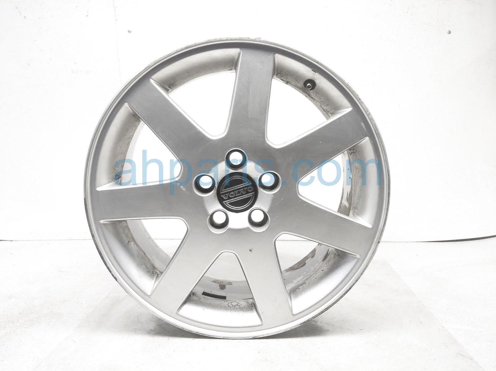 $195 Volvo 17 INCH WHEEL / RIM - NOTES $195 Volvo 17 INCH WHEEL / RIM - NOTES