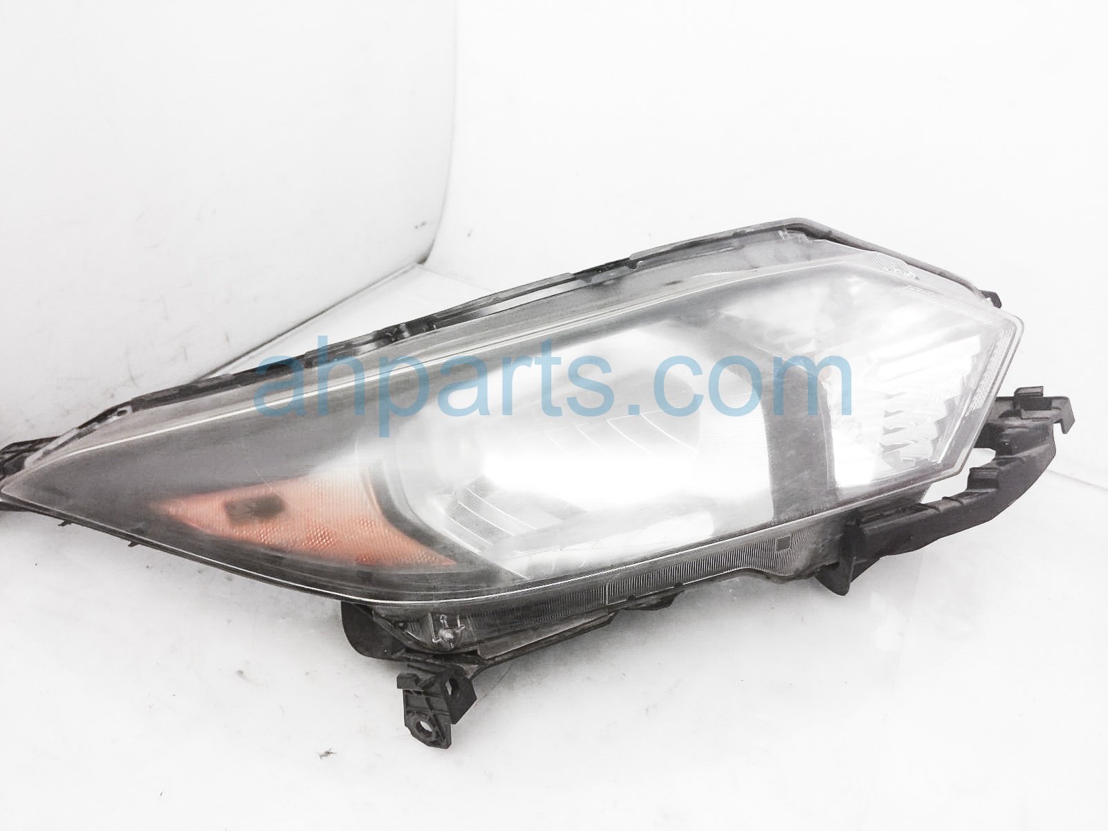 $175 Honda RH HEADLAMP / LIGHT - NEEDS POLISH $175 Honda RH HEADLAMP / LIGHT - NEEDS POLISH