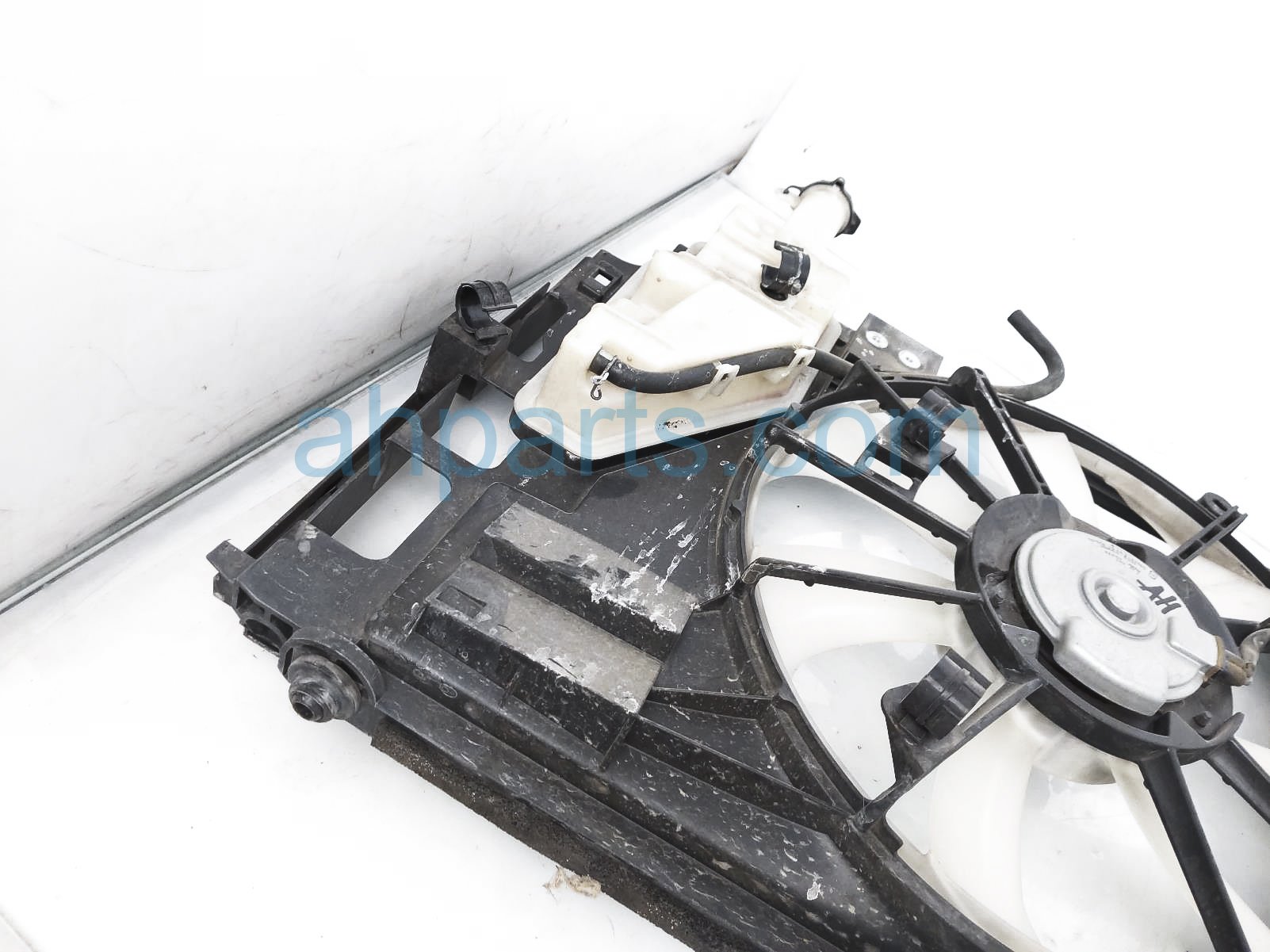 TYC 623160 Fits Toyota Corolla Replacement Cooling Fan Assembly 7 thumbnail image