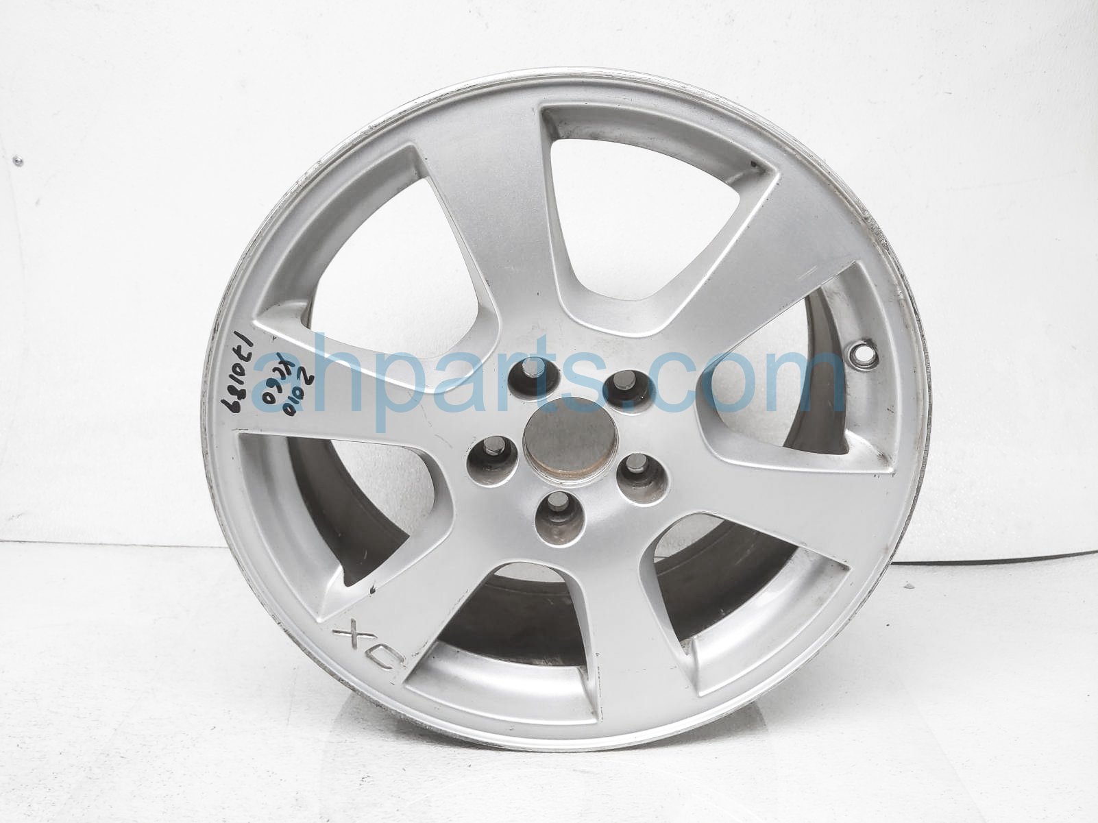 $79 Volvo 17 INCH WHEEL / RIM - NOTES $79 Volvo 17 INCH WHEEL / RIM - NOTES