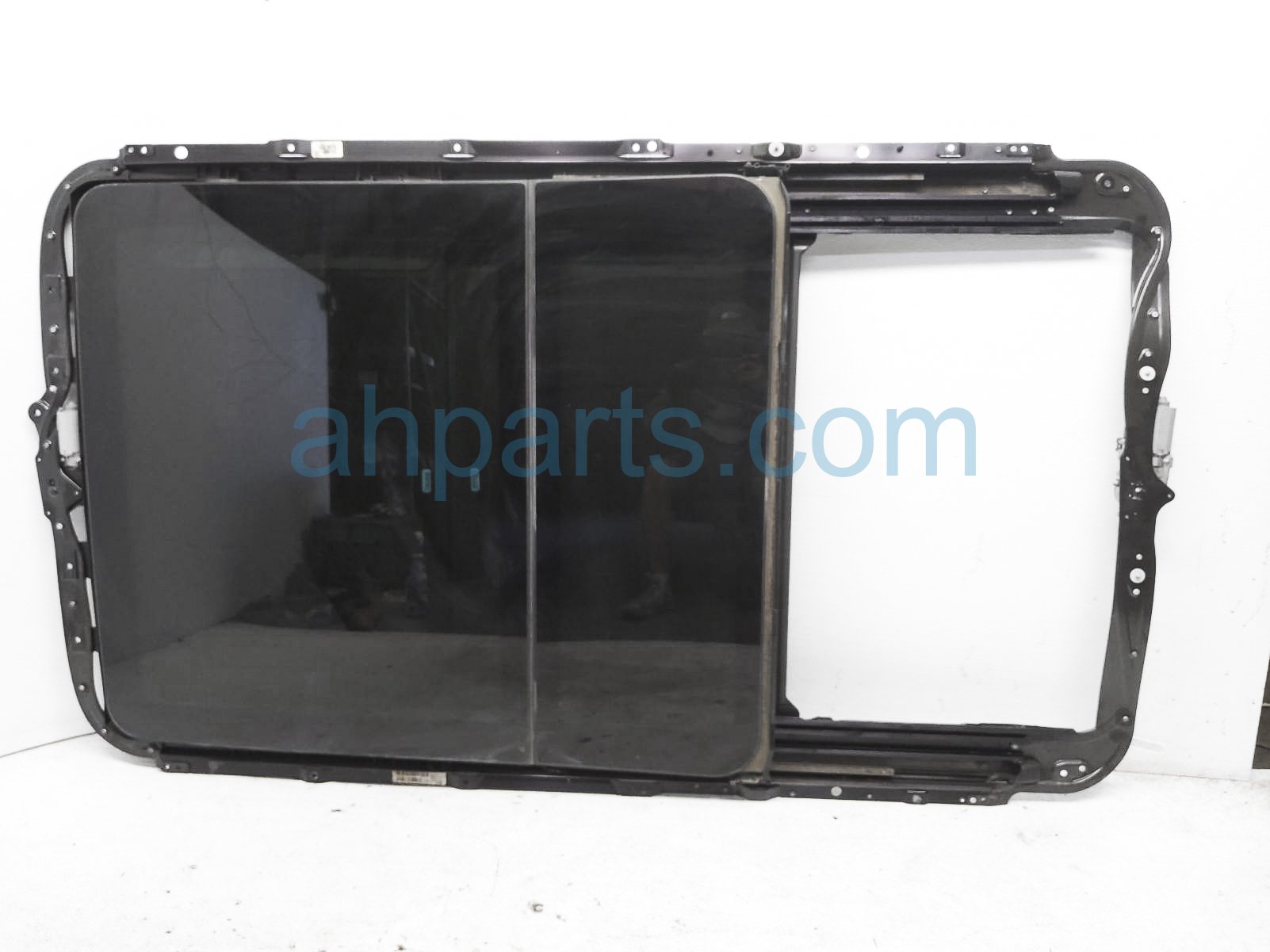 $350 BMW SUNROOF FRAME & REAR GLASS ASSY $350 BMW SUNROOF FRAME & REAR GLASS ASSY