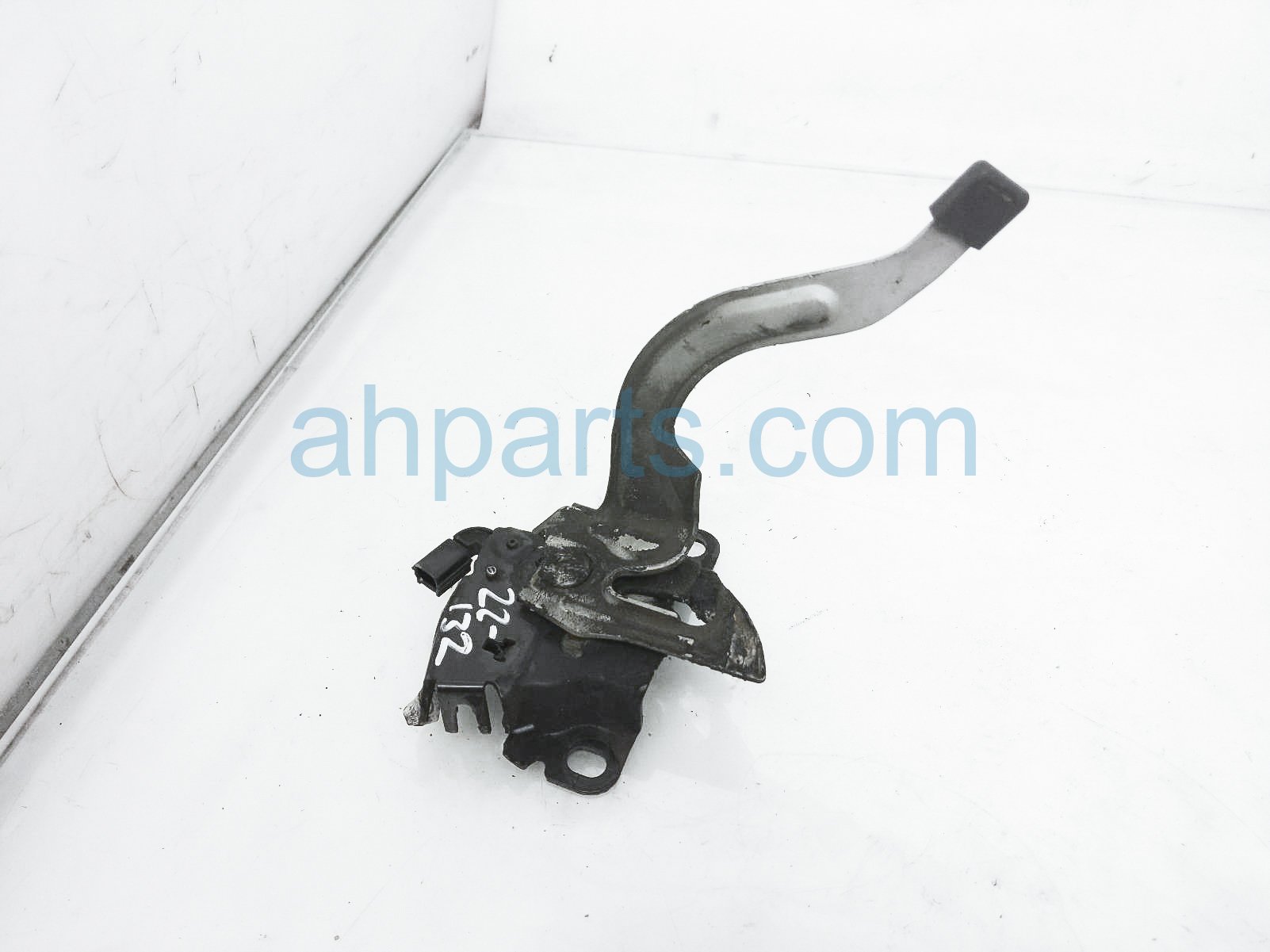 $30 Honda HOOD LOCK LATCH ASSY $30 Honda HOOD LOCK LATCH ASSY