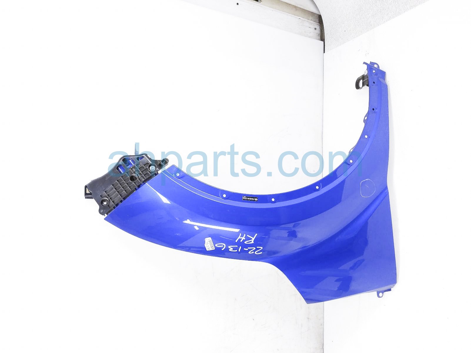 $195 Toyota RH FENDER - BLUE - NOTES $195 Toyota RH FENDER - BLUE - NOTES