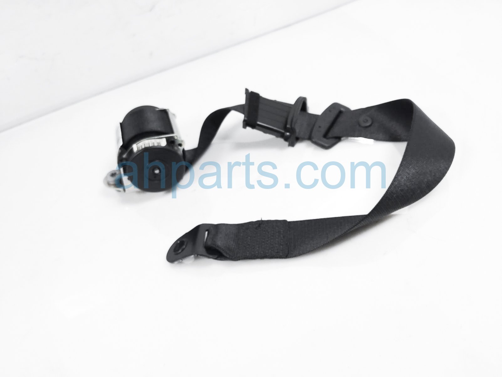$30 BMW 2ND ROW LH SEAT BELT - CONVERTIBLE $30 BMW 2ND ROW LH SEAT BELT - CONVERTIBLE