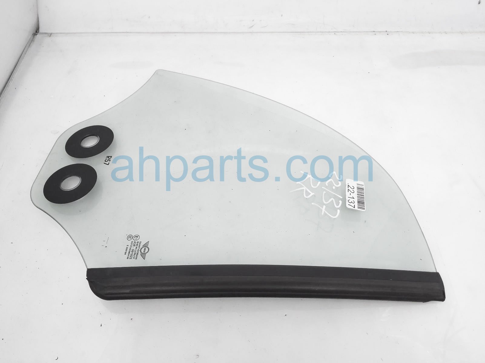 $60 BMW RH QUARTER WINDOW GLASS $60 BMW RH QUARTER WINDOW GLASS