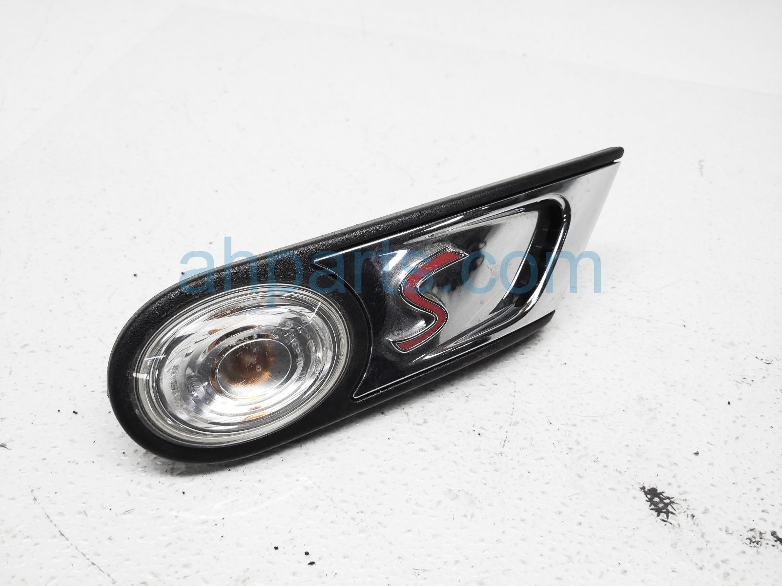 $19 BMW RH TURN SIGNAL LAMP / LIGHT $19 BMW RH TURN SIGNAL LAMP / LIGHT