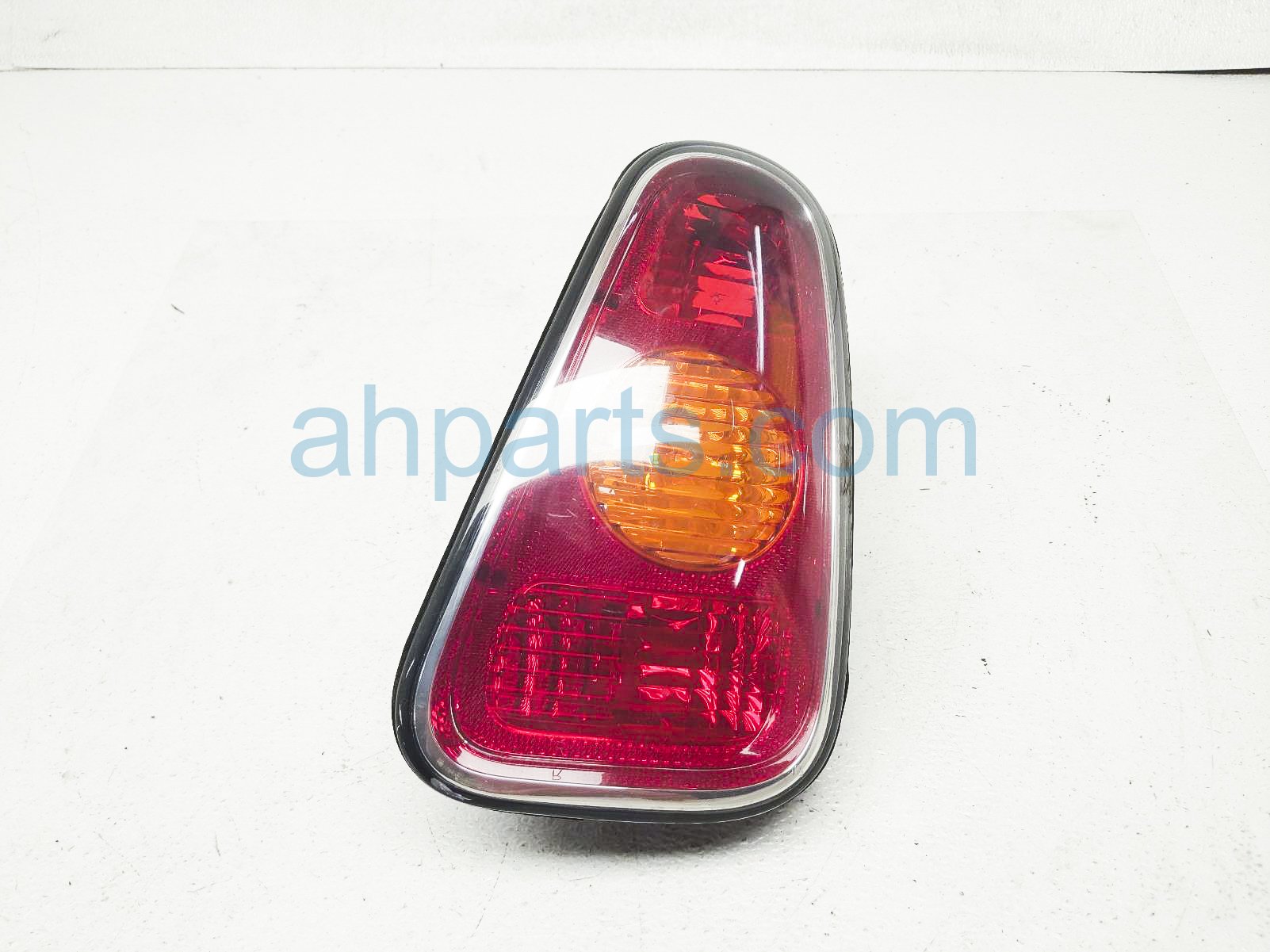 $35 BMW RH TAIL LAMP / LIGHT(ON BODY) -NOTES $35 BMW RH TAIL LAMP / LIGHT(ON BODY) -NOTES