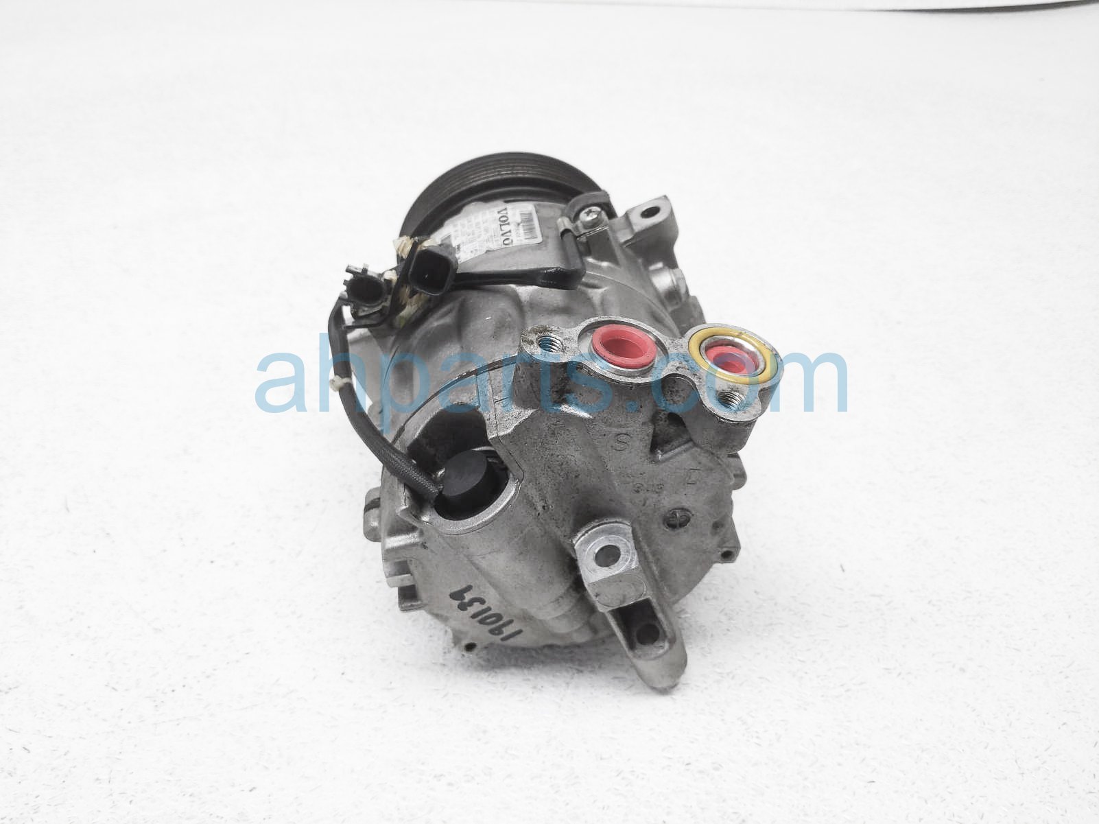 Sold 2010 Volvo Xc70 Air + Clutch Ac Pump / Compressor 30780458 Replacement Sold 2010 Volvo Xc70 Air + Clutch Ac Pump / Compressor 30780458 Replacement thumbnail