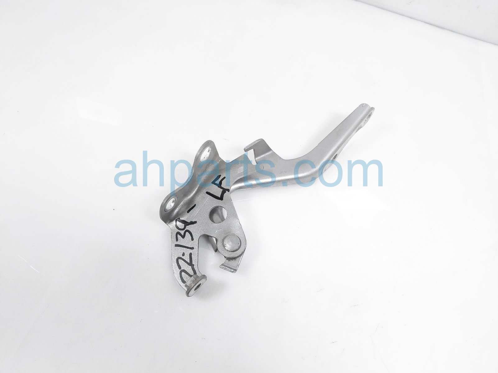 $20 Toyota LH HOOD HINGE - SILVER $20 Toyota LH HOOD HINGE - SILVER