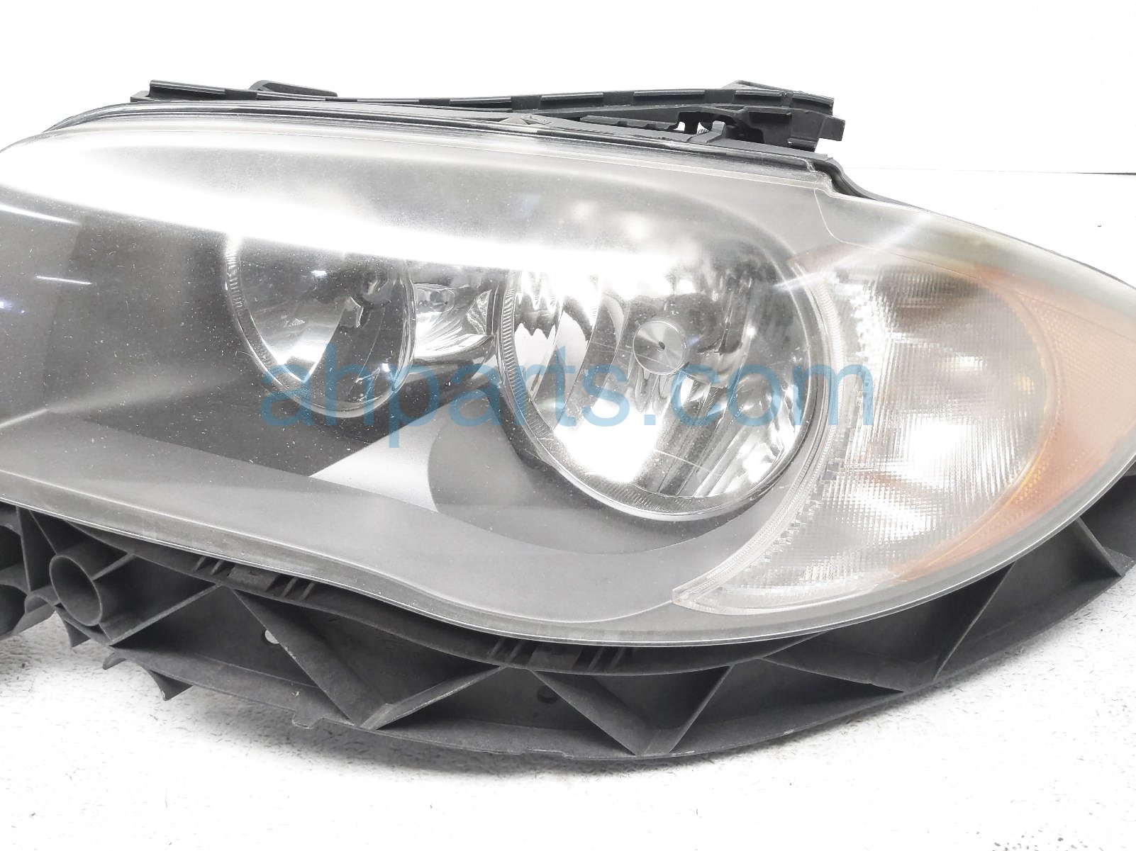 2008 BMW 128i Headlight Driver Head Lamp / Light 63126924667,