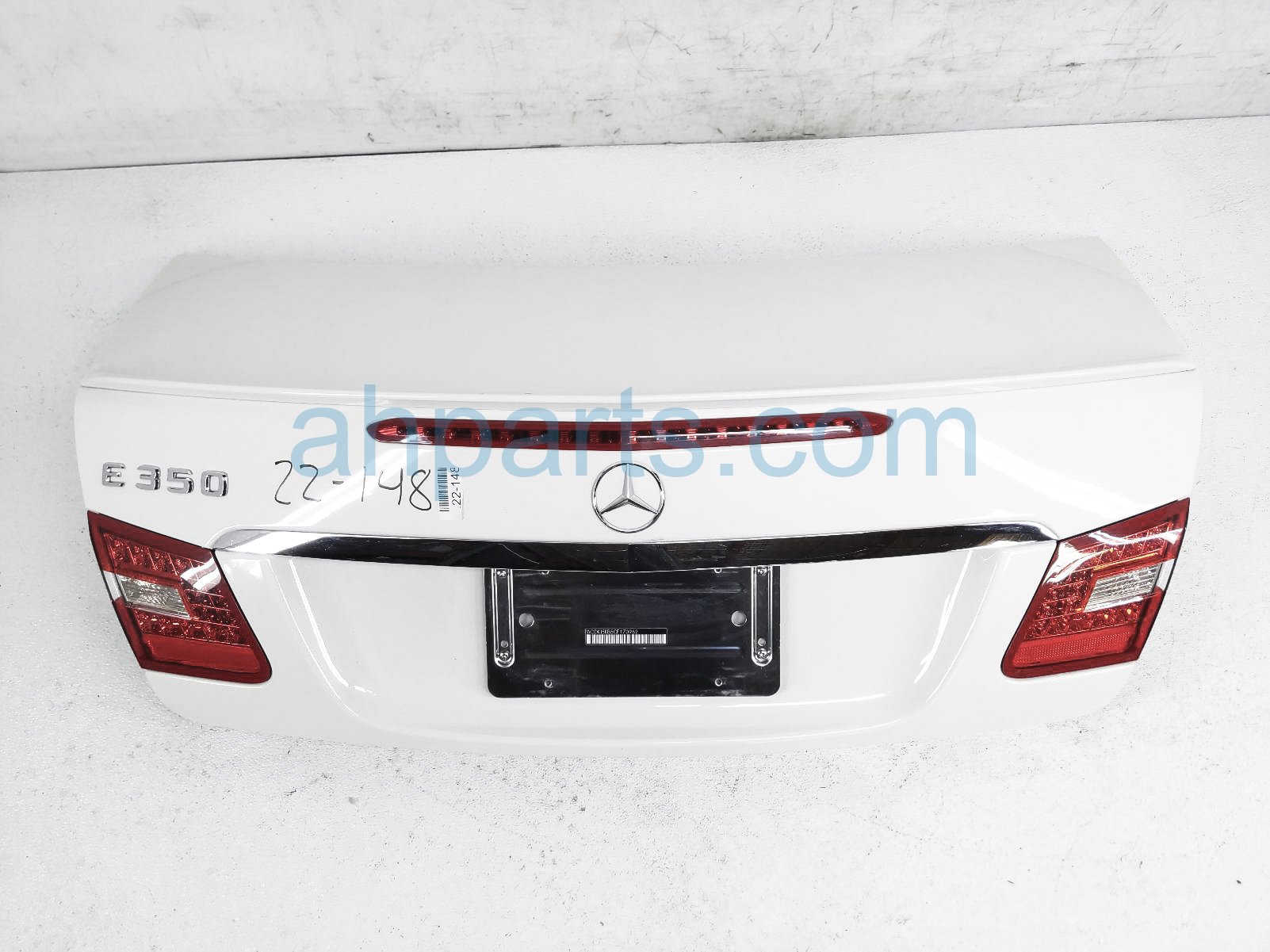 $500 Mercedes TRUNK / DECKLID - WHITE