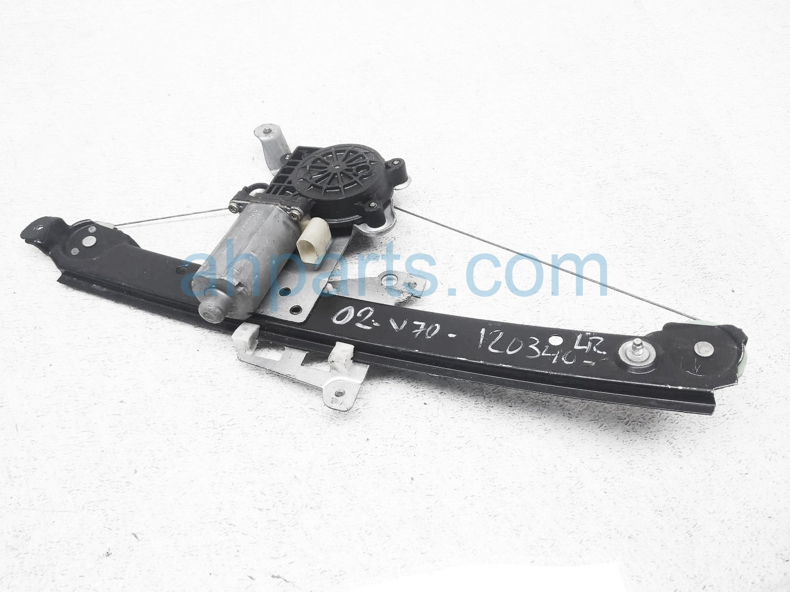 $45 Volvo RR/LH DOOR WINDOW REGULATOR & MOTOR