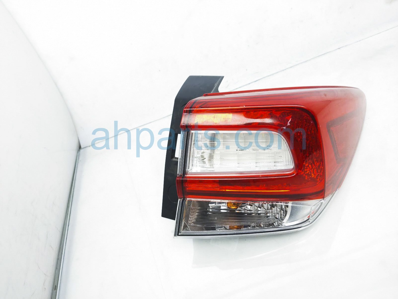 $100 Subaru RH TAIL LAMP (ON BODY) $100 Subaru RH TAIL LAMP (ON BODY)