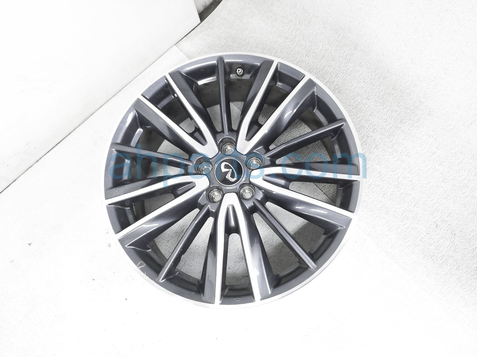 $350 Infiniti FR/RH WHEEL / RIM - SCUFFS $350 Infiniti FR/RH WHEEL / RIM - SCUFFS