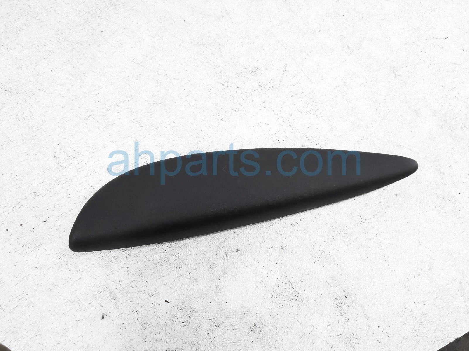 $30 BMW FR/LH ARM REST ON DOOR - BLACK LEATH $30 BMW FR/LH ARM REST ON DOOR - BLACK LEATH