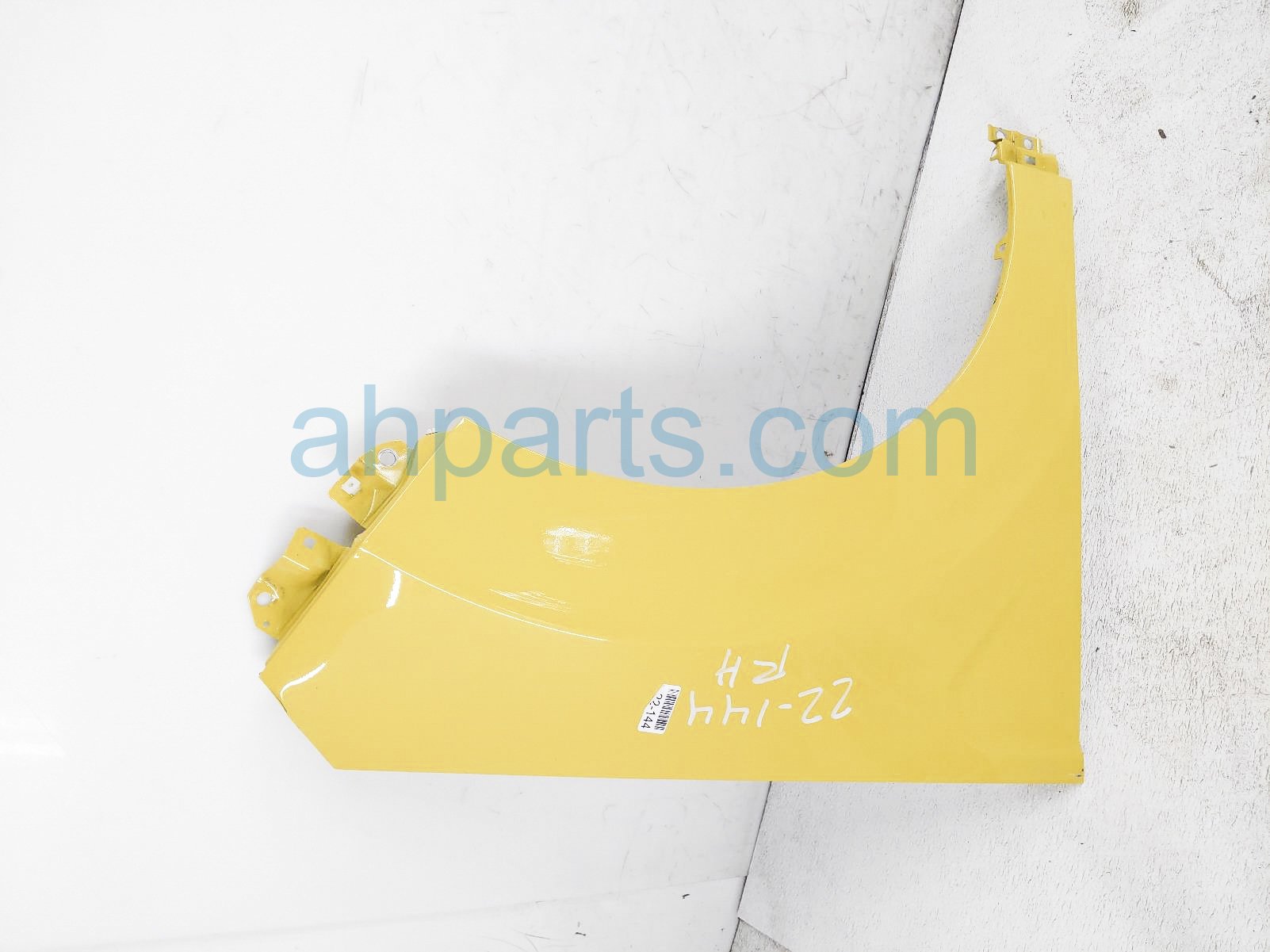 $200 Kia RH FENDER ASSY - YELLOW - NIQ $200 Kia RH FENDER ASSY - YELLOW - NIQ